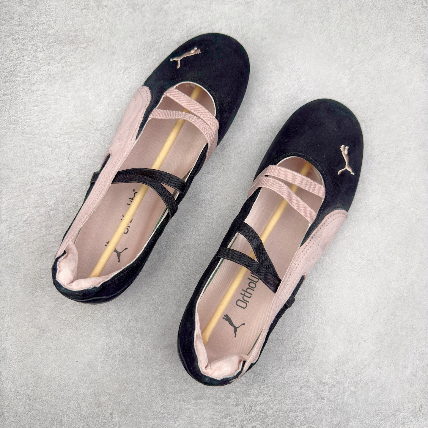 图片[3]-＃DT PUMA Speedcat Ballerina 彪马柔软舒适防滑耐磨低帮生活休闲鞋芭蕾舞鞋单鞋玛丽珍鞋 这次，PUMA决定再对Speedcat来一次创新，以芭蕾舞鞋为灵感，将芭蕾舞鞋的灵动与轻盈感与赛车鞋融为一体，带来极具个性的全新鞋款Speedcat Ballerina。Speedcat Ballerina由Speedcat去除鞋舌、鞋带以及部分鞋侧位打造而成，鞋带部分被改为如同芭蕾鞋般的交叉弹性带，PUMA的标志依旧设计于鞋侧旁，整个鞋款外观变得更加优雅。Speedcat Ballerina 还汲取了赛车鞋的抓地设计，配备经典橡胶大底。尺码：36 37 37.5 38 38.5 39 40 40.5 41-选品中心