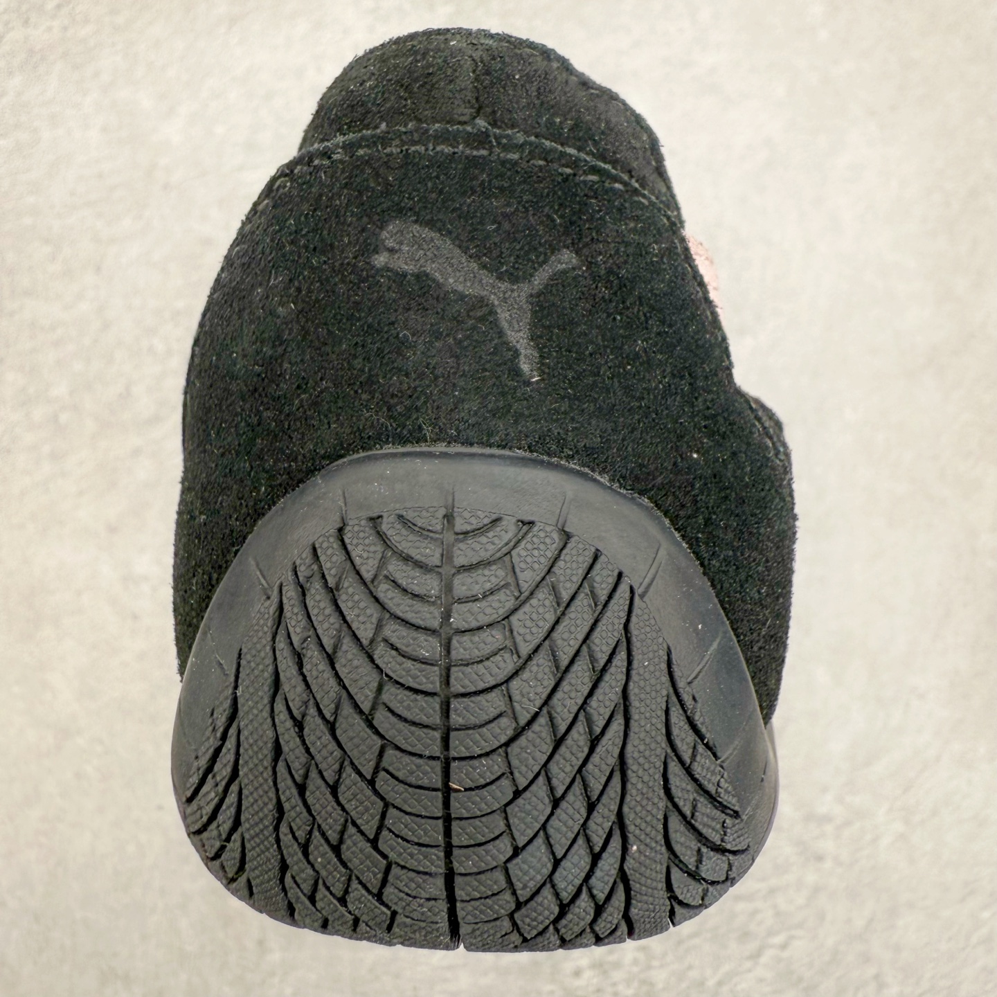 图片[8]-＃DT PUMA Speedcat Ballerina 彪马柔软舒适防滑耐磨低帮生活休闲鞋芭蕾舞鞋单鞋玛丽珍鞋 这次，PUMA决定再对Speedcat来一次创新，以芭蕾舞鞋为灵感，将芭蕾舞鞋的灵动与轻盈感与赛车鞋融为一体，带来极具个性的全新鞋款Speedcat Ballerina。Speedcat Ballerina由Speedcat去除鞋舌、鞋带以及部分鞋侧位打造而成，鞋带部分被改为如同芭蕾鞋般的交叉弹性带，PUMA的标志依旧设计于鞋侧旁，整个鞋款外观变得更加优雅。Speedcat Ballerina 还汲取了赛车鞋的抓地设计，配备经典橡胶大底。尺码：36 37 37.5 38 38.5 39 40 40.5 41-选品中心