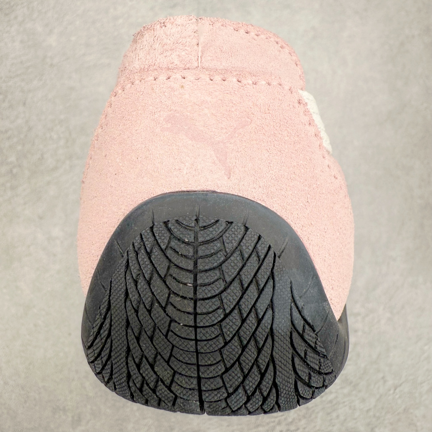 图片[8]-＃DT PUMA Speedcat Ballerina 彪马柔软舒适防滑耐磨低帮生活休闲鞋芭蕾舞鞋单鞋玛丽珍鞋 这次，PUMA决定再对Speedcat来一次创新，以芭蕾舞鞋为灵感，将芭蕾舞鞋的灵动与轻盈感与赛车鞋融为一体，带来极具个性的全新鞋款Speedcat Ballerina。Speedcat Ballerina由Speedcat去除鞋舌、鞋带以及部分鞋侧位打造而成，鞋带部分被改为如同芭蕾鞋般的交叉弹性带，PUMA的标志依旧设计于鞋侧旁，整个鞋款外观变得更加优雅。Speedcat Ballerina 还汲取了赛车鞋的抓地设计，配备经典橡胶大底。尺码：36 37 37.5 38 38.5 39 40 40.5 41-选品中心