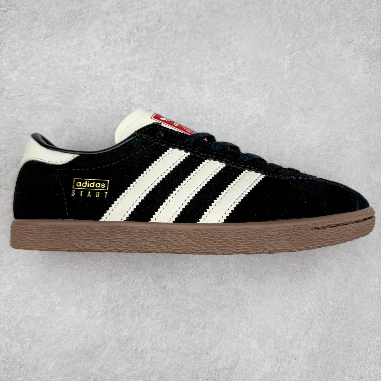 AD Originals Stadt 潮流防滑耐磨低帮板鞋 实拍调校N版已经零色差零失真 百分百还原实物色彩所见即所得 不存在货不对板色差等低级问题 选购参考实物拍摄 不混卖不参货 只用心做好货严格选品 承诺混一赔十 尺码：36 36.5 37.5 38 38.5 39 40 40.5 41 42 42.5 43 44 44.5 45-选品中心