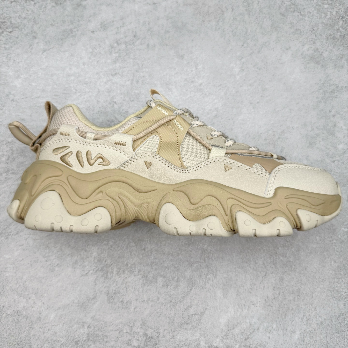 图片[6]-＃DT FILA FLUID 5 斐乐猫爪五代百搭低帮复古老爹风潮流休闲运动慢跑鞋 自老爹鞋开始流行于街头 FILA 陆续带回了一些老鞋 同时推出了诸多新鞋型 此番 FILA 为旗下 Ravagement 新增几款配色 将丰富的色彩组合起来 并搭配上繁复的鞋面结构 重新演绎了这双山系老爹鞋 尺码：35 36 36.5 37.5 38 38.5 39 40 40.5 41 42 42.5 43 44 44.5 45-选品中心