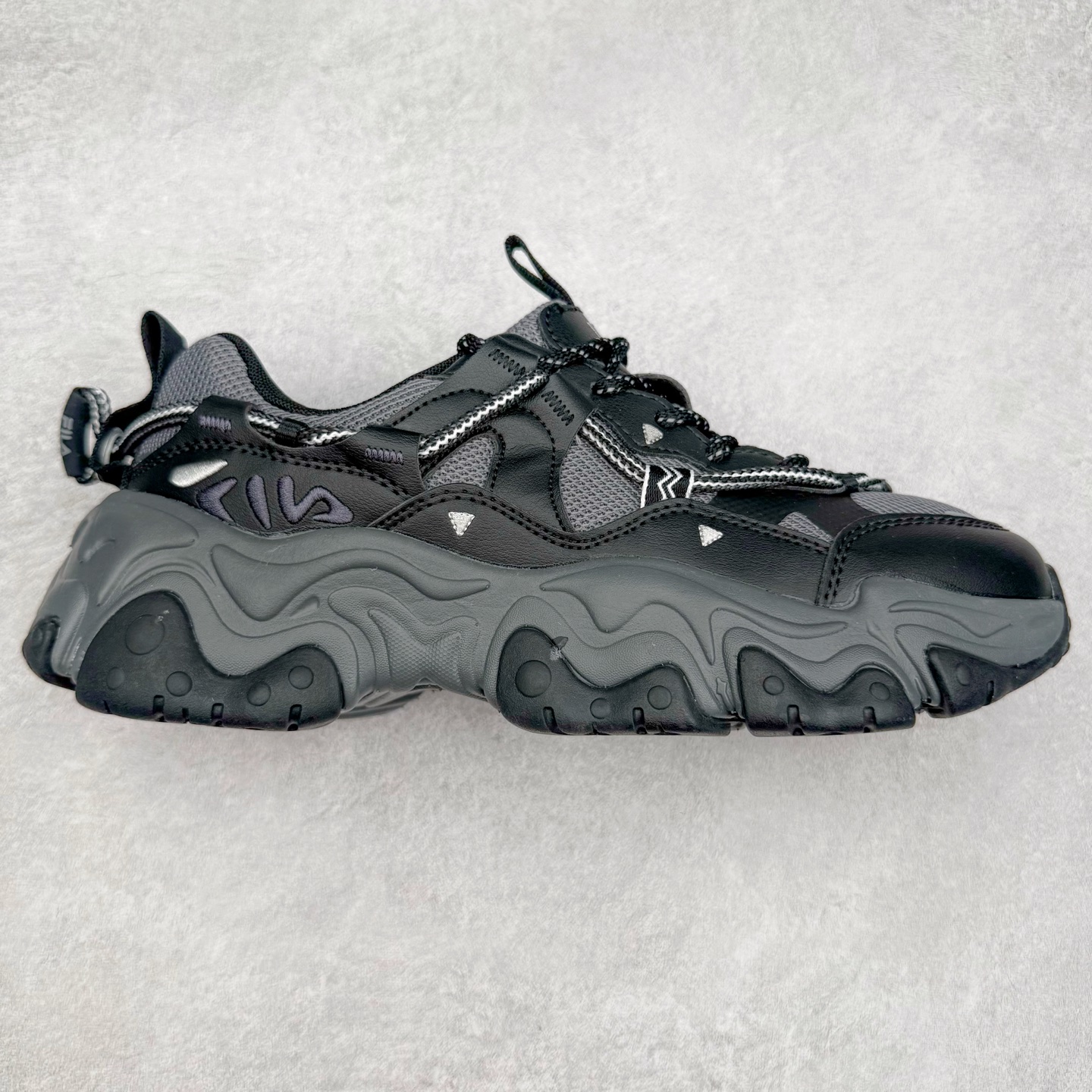 图片[7]-＃DT FILA FLUID 5 斐乐猫爪五代百搭低帮复古老爹风潮流休闲运动慢跑鞋 自老爹鞋开始流行于街头 FILA 陆续带回了一些老鞋 同时推出了诸多新鞋型 此番 FILA 为旗下 Ravagement 新增几款配色 将丰富的色彩组合起来 并搭配上繁复的鞋面结构 重新演绎了这双山系老爹鞋 尺码：35 36 36.5 37.5 38 38.5 39 40 40.5 41 42 42.5 43 44 44.5 45-选品中心