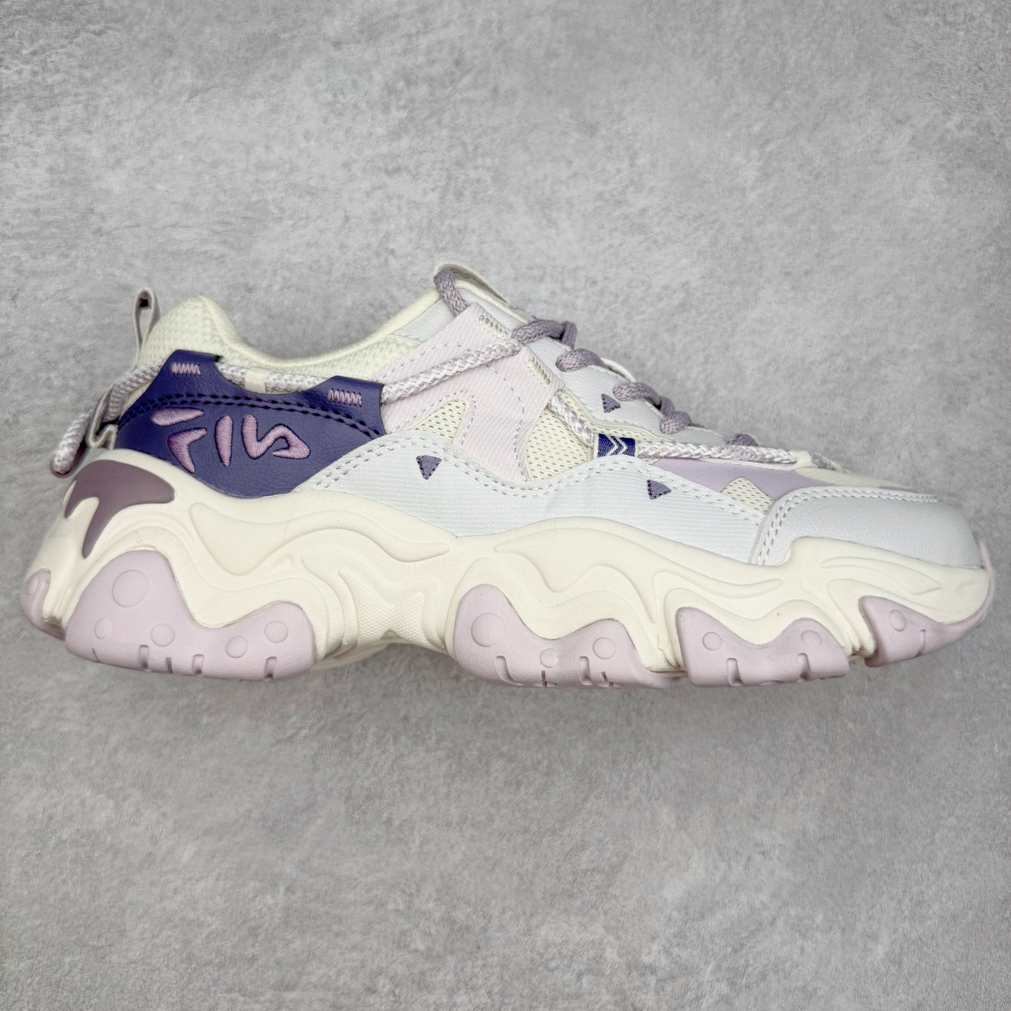 图片[8]-＃DT FILA FLUID 5 斐乐猫爪五代百搭低帮复古老爹风潮流休闲运动慢跑鞋 自老爹鞋开始流行于街头 FILA 陆续带回了一些老鞋 同时推出了诸多新鞋型 此番 FILA 为旗下 Ravagement 新增几款配色 将丰富的色彩组合起来 并搭配上繁复的鞋面结构 重新演绎了这双山系老爹鞋 尺码：35 36 36.5 37.5 38 38.5 39 40 40.5 41 42 42.5 43 44 44.5 45-选品中心