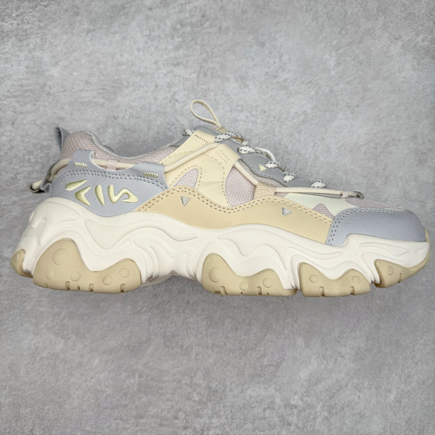 图片[9]-＃DT FILA FLUID 5 斐乐猫爪五代百搭低帮复古老爹风潮流休闲运动慢跑鞋 自老爹鞋开始流行于街头 FILA 陆续带回了一些老鞋 同时推出了诸多新鞋型 此番 FILA 为旗下 Ravagement 新增几款配色 将丰富的色彩组合起来 并搭配上繁复的鞋面结构 重新演绎了这双山系老爹鞋 尺码：35 36 36.5 37.5 38 38.5 39 40 40.5 41 42 42.5 43 44 44.5 45-选品中心