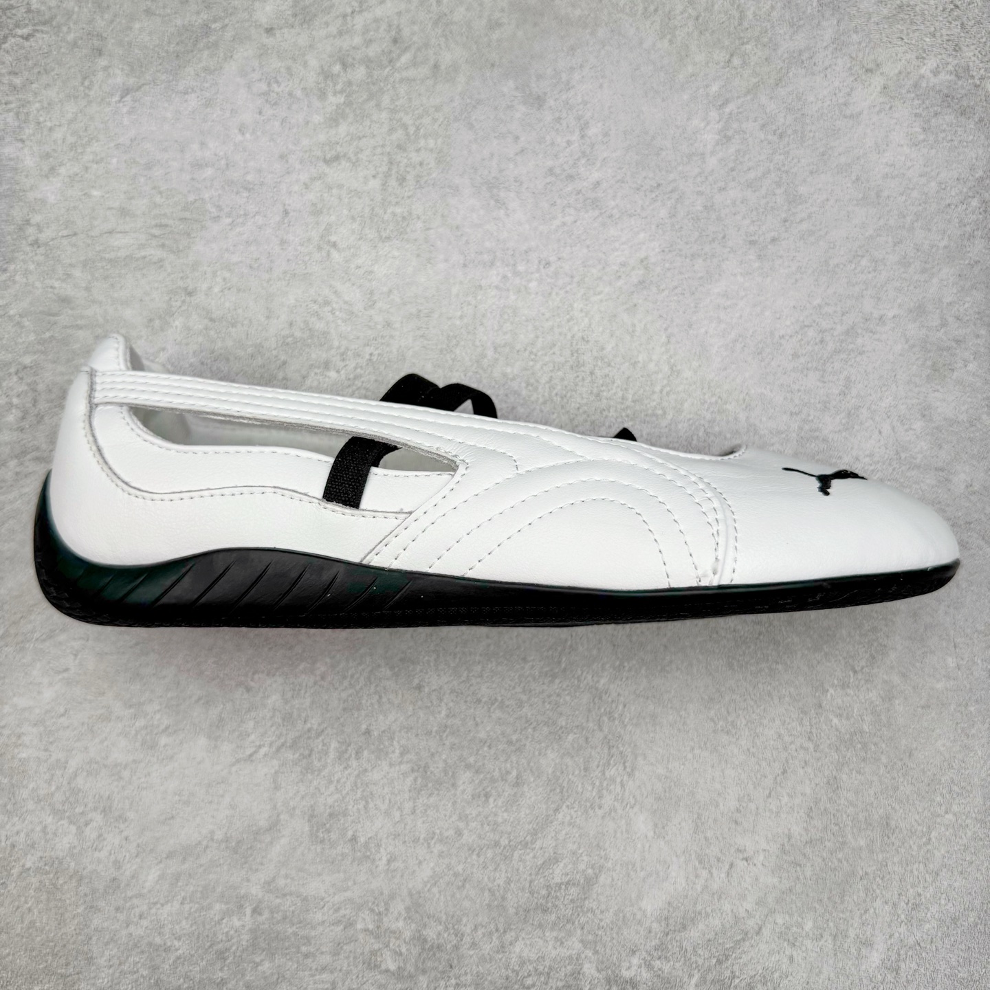 图片[5]-＃DT PUMA Speedcat Ballerina 彪马柔软舒适防滑耐磨低帮生活休闲鞋芭蕾舞鞋单鞋玛丽珍鞋 这次，PUMA决定再对Speedcat来一次创新，以芭蕾舞鞋为灵感，将芭蕾舞鞋的灵动与轻盈感与赛车鞋融为一体，带来极具个性的全新鞋款Speedcat Ballerina。Speedcat Ballerina由Speedcat去除鞋舌、鞋带以及部分鞋侧位打造而成，鞋带部分被改为如同芭蕾鞋般的交叉弹性带，PUMA的标志依旧设计于鞋侧旁，整个鞋款外观变得更加优雅。Speedcat Ballerina 还汲取了赛车鞋的抓地设计，配备经典橡胶大底。尺码：36 37 37.5 38 38.5 39 40 40.5 41-选品中心