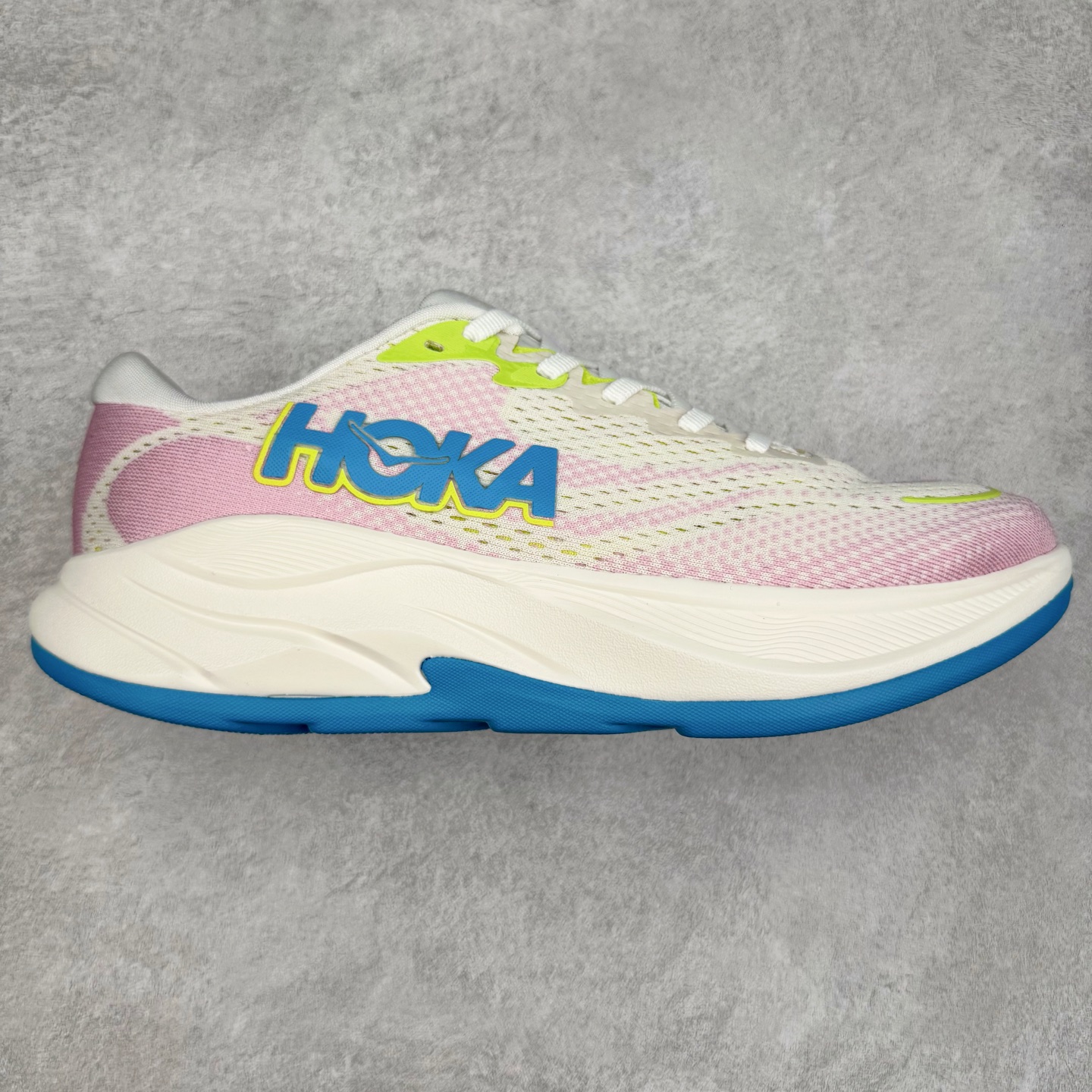 HOKA ONE ONE RINCON 4 舒适防滑耐磨低帮休闲跑步鞋 Rincon 4 是一款日常训练用的跑步鞋，踩上去的感觉很结实。它适合中短距离跑步，但如果您习惯于稍硬的感觉，也可以用于长距离跑步。但它的速度不够快，不能作为速度训练鞋，也不够柔软，不能作为恢复训练鞋，日常里程跑才是它的优势所在。如果您想尝试 Hoka 跑鞋，又想享受极具竞争力的价格，那就试试这款鞋吧。尺码：36 36.5 37.5 38 38.5 39 40 40.5 41 42 42.5 43 44 44.5 45-选品中心