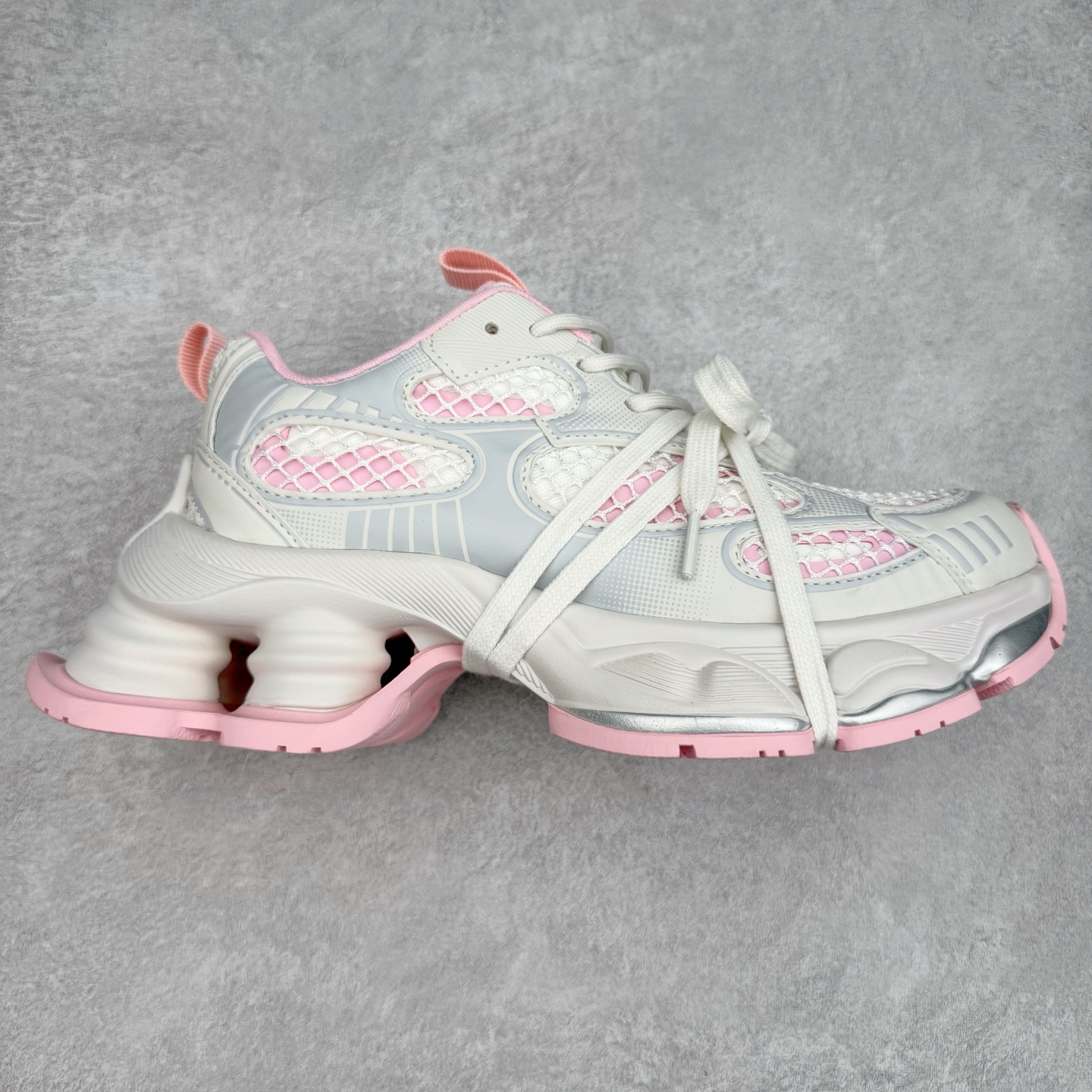 GG-CC 林允同款 5CM厚底增高 星河粒子 银白色 银角大王 月牙底绑带镂空老爹鞋 春日踏青舒适度和少女感GGCC 德训鞋界的白月光🌙 银白配色好温柔 镂空鞋面/侧边绑带/三层组合月牙底 柔软有弹性的月牙底和增加舒适度显腿长的5cm内增高 长时间走路和站立都不累脚舒适度和少女感 尺码:35 36 37 38 39 40-选品中心