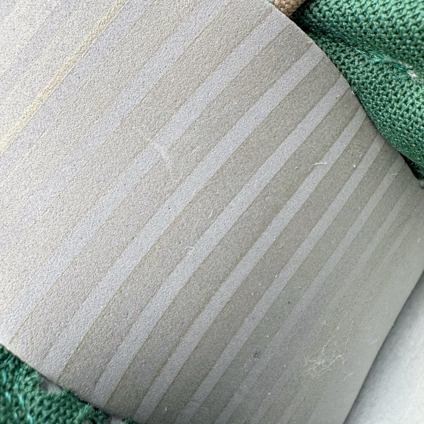 图片[11]-＃YC纯原 NK Dunk Low 青竹林 DD1391-101 此款设计灵感源于蝴蝶青竹林，以青绿为底色，外渲白雾晕染的效果，低饱和配色独特易搭，层次丰富。侧边手绘竹影随风摇曳，构成竹林纵深感，当阳光穿透清晨雾林时，虚拟竹纤正在生成光影诗篇；当工业标准被光合作用解构，潮流元素融入鞋中，每一步都自带飒飒凉意。定制系列天花板 无原鞋不开发 全系列得物原鞋一比一校对开发 配色持续更新中 终端对接 优势输出 全套原厂楦头原纸板数据档案倾力打造 原汁原味莞产 极致还原 圈内最强针车工艺 高端零售指定版 广东原厂配套原盒原标 鞋盒分三个尺码段 原厂冲刀 超高清洁度 全鞋零毛边皮料切割 采用原厂百宏鞋带以及原厂百宏织唛舌标 内标可供原厂几率过验 进口原装条纹中底布 四线拉帮白色点胶 原厂拉帮手法遵循公司 原厂电绣 极致还原 尺码：36 36.5 37.5 38 38.5 39 40 40.5 41 42 42.5 43 44 44.5 45 46-选品中心