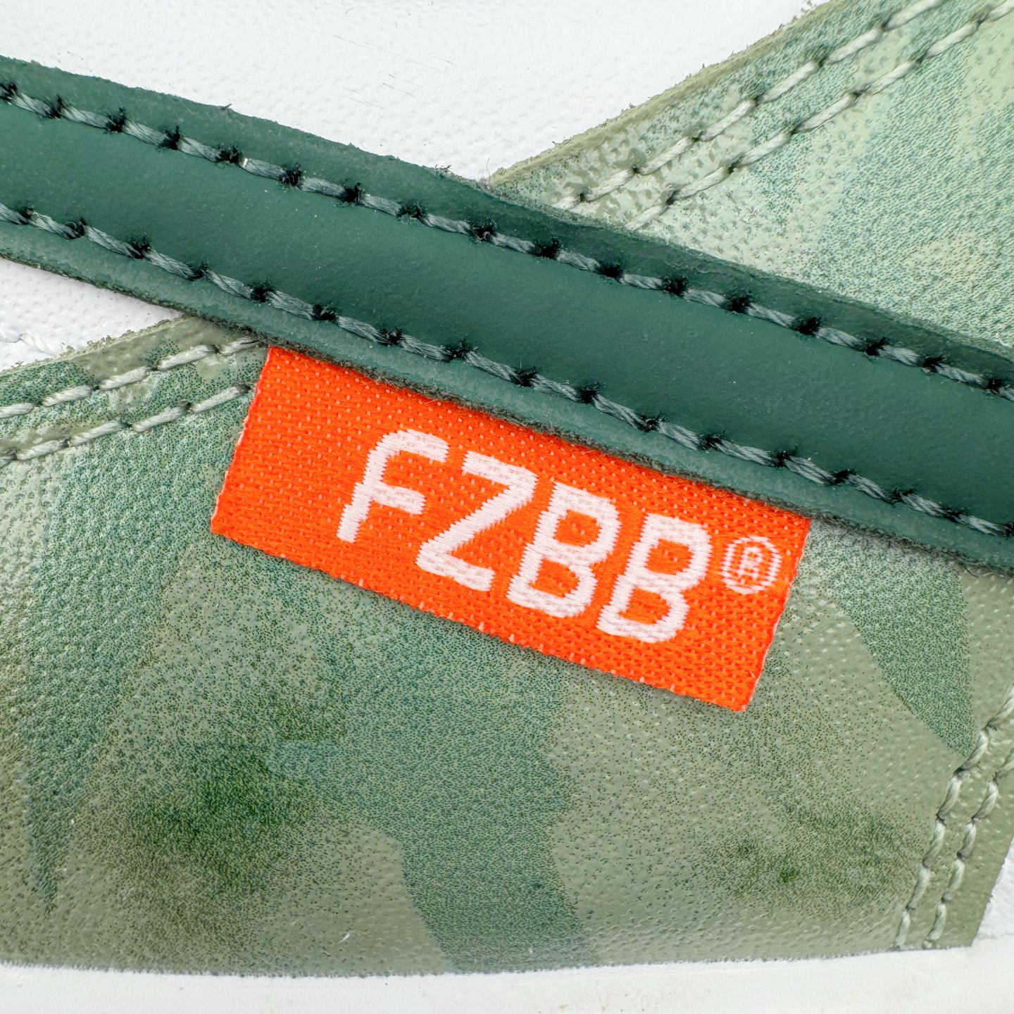 图片[15]-＃YC纯原 NK Dunk Low 青竹林 DD1391-101 此款设计灵感源于蝴蝶青竹林，以青绿为底色，外渲白雾晕染的效果，低饱和配色独特易搭，层次丰富。侧边手绘竹影随风摇曳，构成竹林纵深感，当阳光穿透清晨雾林时，虚拟竹纤正在生成光影诗篇；当工业标准被光合作用解构，潮流元素融入鞋中，每一步都自带飒飒凉意。定制系列天花板 无原鞋不开发 全系列得物原鞋一比一校对开发 配色持续更新中 终端对接 优势输出 全套原厂楦头原纸板数据档案倾力打造 原汁原味莞产 极致还原 圈内最强针车工艺 高端零售指定版 广东原厂配套原盒原标 鞋盒分三个尺码段 原厂冲刀 超高清洁度 全鞋零毛边皮料切割 采用原厂百宏鞋带以及原厂百宏织唛舌标 内标可供原厂几率过验 进口原装条纹中底布 四线拉帮白色点胶 原厂拉帮手法遵循公司 原厂电绣 极致还原 尺码：36 36.5 37.5 38 38.5 39 40 40.5 41 42 42.5 43 44 44.5 45 46-选品中心