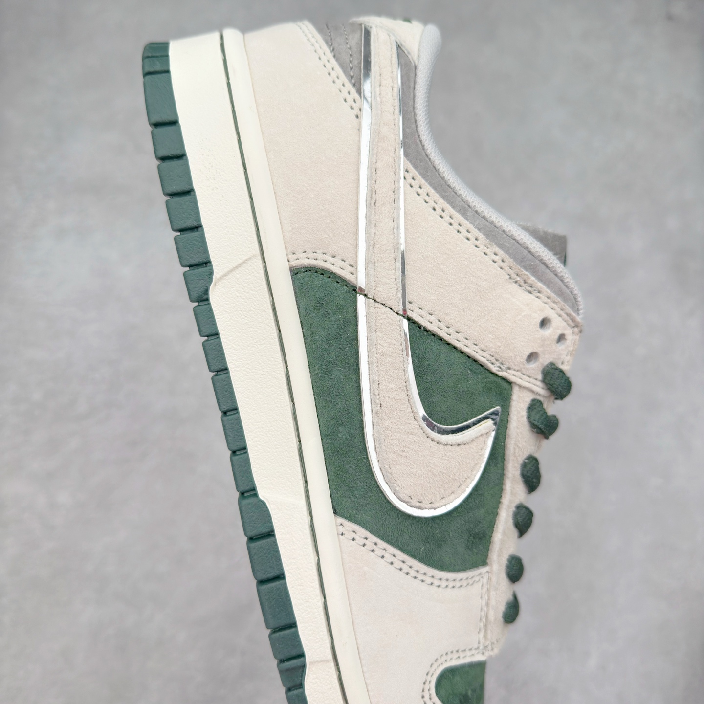 图片[6]-＃纯原特价福利 NK SB Dunk Low 系列 注意价格再次下调 之前3XX的东西 白菜价终极捡漏 全套原楦原模倾力打造完美版型 原厂Sadesa D7 皮料 细纹排气孔完全一致 独家原厂航空铝磨具打磨大底 鞋头坡度极致还原 无解鞋型 原盒原配 圈内天花板工艺 原厂冲刀 超高清洁度 全鞋零毛边皮料切割 采用原厂百宏鞋带以及原厂百宏织唛舌标 内标可供原厂几率过验 原厂中底布点胶 原厂中底布拉帮走线遵循公司 实拍调校N版已经零色差零失真 百分百还原实物色彩所见即所得 不存在货不对板色差等低级问题 选购参考实物拍摄 不混卖不参货 只用心做好货严格选品 承诺混一赔十 尺码：35.5 36 36.5 37.5 38 38.5 39 40 40.5 41 42 42.5 43 44 44.5 45 46-选品中心