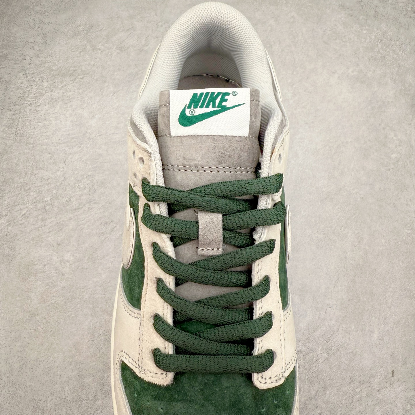 图片[5]-＃纯原特价福利 NK SB Dunk Low 系列 注意价格再次下调 之前3XX的东西 白菜价终极捡漏 全套原楦原模倾力打造完美版型 原厂Sadesa D7 皮料 细纹排气孔完全一致 独家原厂航空铝磨具打磨大底 鞋头坡度极致还原 无解鞋型 原盒原配 圈内天花板工艺 原厂冲刀 超高清洁度 全鞋零毛边皮料切割 采用原厂百宏鞋带以及原厂百宏织唛舌标 内标可供原厂几率过验 原厂中底布点胶 原厂中底布拉帮走线遵循公司 实拍调校N版已经零色差零失真 百分百还原实物色彩所见即所得 不存在货不对板色差等低级问题 选购参考实物拍摄 不混卖不参货 只用心做好货严格选品 承诺混一赔十 尺码：35.5 36 36.5 37.5 38 38.5 39 40 40.5 41 42 42.5 43 44 44.5 45 46-选品中心