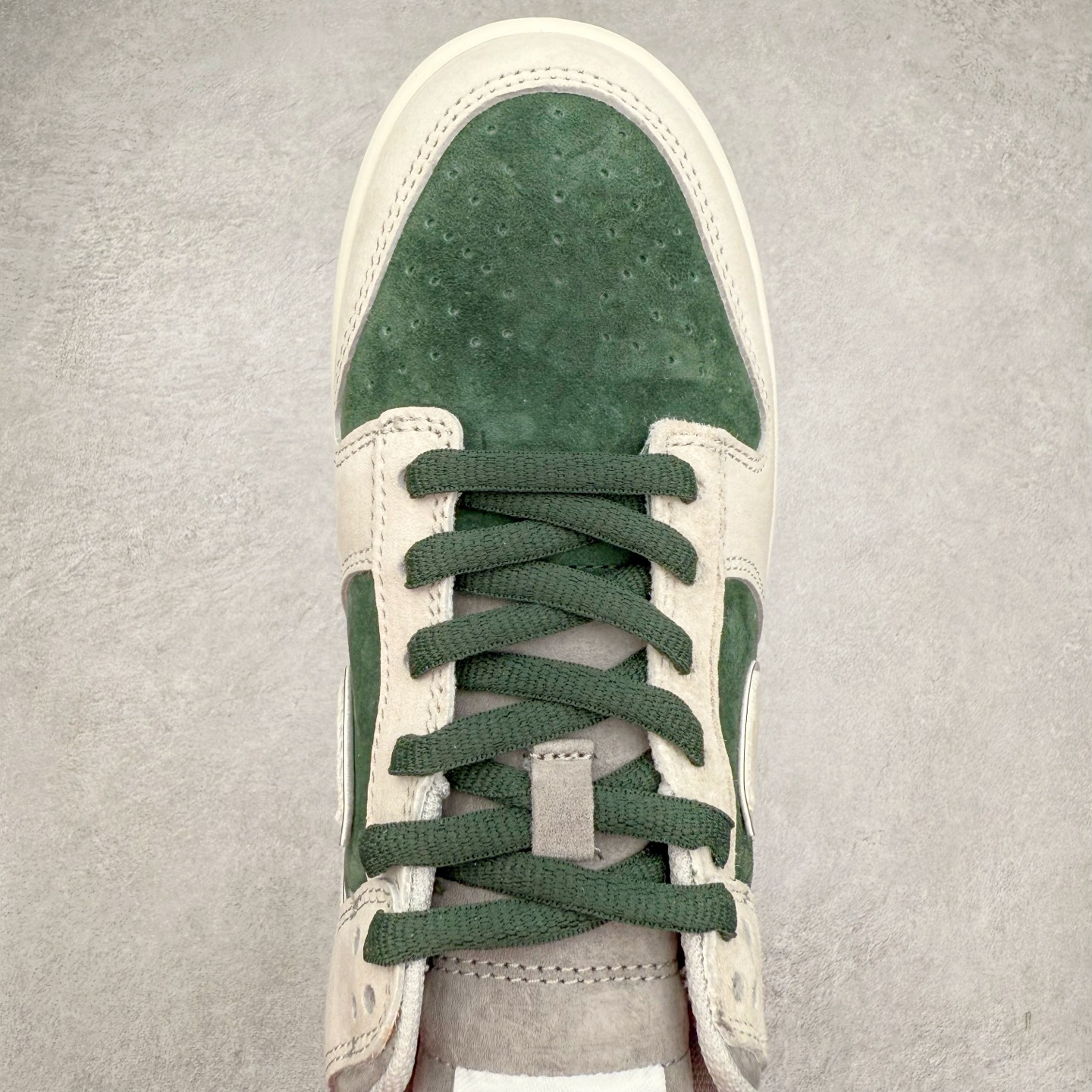 图片[4]-＃纯原特价福利 NK SB Dunk Low 系列 注意价格再次下调 之前3XX的东西 白菜价终极捡漏 全套原楦原模倾力打造完美版型 原厂Sadesa D7 皮料 细纹排气孔完全一致 独家原厂航空铝磨具打磨大底 鞋头坡度极致还原 无解鞋型 原盒原配 圈内天花板工艺 原厂冲刀 超高清洁度 全鞋零毛边皮料切割 采用原厂百宏鞋带以及原厂百宏织唛舌标 内标可供原厂几率过验 原厂中底布点胶 原厂中底布拉帮走线遵循公司 实拍调校N版已经零色差零失真 百分百还原实物色彩所见即所得 不存在货不对板色差等低级问题 选购参考实物拍摄 不混卖不参货 只用心做好货严格选品 承诺混一赔十 尺码：35.5 36 36.5 37.5 38 38.5 39 40 40.5 41 42 42.5 43 44 44.5 45 46-选品中心