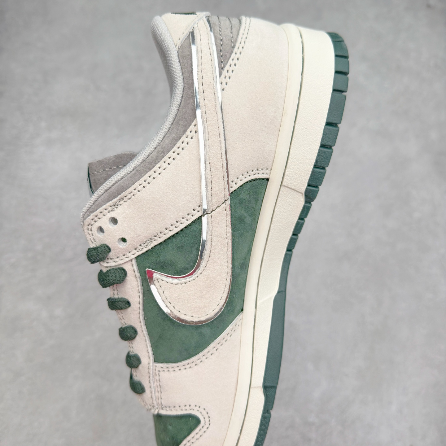 图片[7]-＃纯原特价福利 NK SB Dunk Low 系列 注意价格再次下调 之前3XX的东西 白菜价终极捡漏 全套原楦原模倾力打造完美版型 原厂Sadesa D7 皮料 细纹排气孔完全一致 独家原厂航空铝磨具打磨大底 鞋头坡度极致还原 无解鞋型 原盒原配 圈内天花板工艺 原厂冲刀 超高清洁度 全鞋零毛边皮料切割 采用原厂百宏鞋带以及原厂百宏织唛舌标 内标可供原厂几率过验 原厂中底布点胶 原厂中底布拉帮走线遵循公司 实拍调校N版已经零色差零失真 百分百还原实物色彩所见即所得 不存在货不对板色差等低级问题 选购参考实物拍摄 不混卖不参货 只用心做好货严格选品 承诺混一赔十 尺码：35.5 36 36.5 37.5 38 38.5 39 40 40.5 41 42 42.5 43 44 44.5 45 46-选品中心