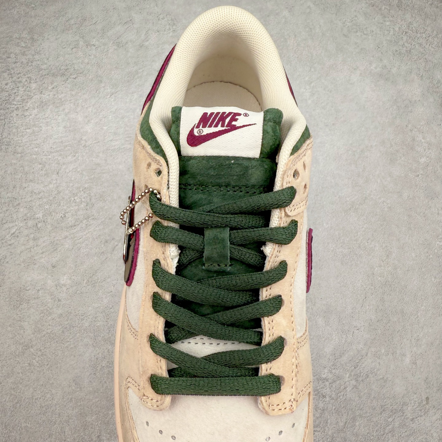 图片[5]-＃纯原特价福利 NK SB Dunk Low 系列 注意价格再次下调 之前3XX的东西 白菜价终极捡漏 全套原楦原模倾力打造完美版型 原厂Sadesa D7 皮料 细纹排气孔完全一致 独家原厂航空铝磨具打磨大底 鞋头坡度极致还原 无解鞋型 原盒原配 圈内天花板工艺 原厂冲刀 超高清洁度 全鞋零毛边皮料切割 采用原厂百宏鞋带以及原厂百宏织唛舌标 内标可供原厂几率过验 原厂中底布点胶 原厂中底布拉帮走线遵循公司 实拍调校N版已经零色差零失真 百分百还原实物色彩所见即所得 不存在货不对板色差等低级问题 选购参考实物拍摄 不混卖不参货 只用心做好货严格选品 承诺混一赔十 尺码：35.5 36 36.5 37.5 38 38.5 39 40 40.5 41 42 42.5 43 44 44.5 45 46-选品中心