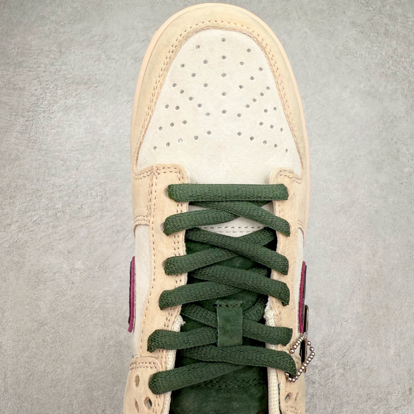 图片[4]-＃纯原特价福利 NK SB Dunk Low 系列 注意价格再次下调 之前3XX的东西 白菜价终极捡漏 全套原楦原模倾力打造完美版型 原厂Sadesa D7 皮料 细纹排气孔完全一致 独家原厂航空铝磨具打磨大底 鞋头坡度极致还原 无解鞋型 原盒原配 圈内天花板工艺 原厂冲刀 超高清洁度 全鞋零毛边皮料切割 采用原厂百宏鞋带以及原厂百宏织唛舌标 内标可供原厂几率过验 原厂中底布点胶 原厂中底布拉帮走线遵循公司 实拍调校N版已经零色差零失真 百分百还原实物色彩所见即所得 不存在货不对板色差等低级问题 选购参考实物拍摄 不混卖不参货 只用心做好货严格选品 承诺混一赔十 尺码：35.5 36 36.5 37.5 38 38.5 39 40 40.5 41 42 42.5 43 44 44.5 45 46-选品中心