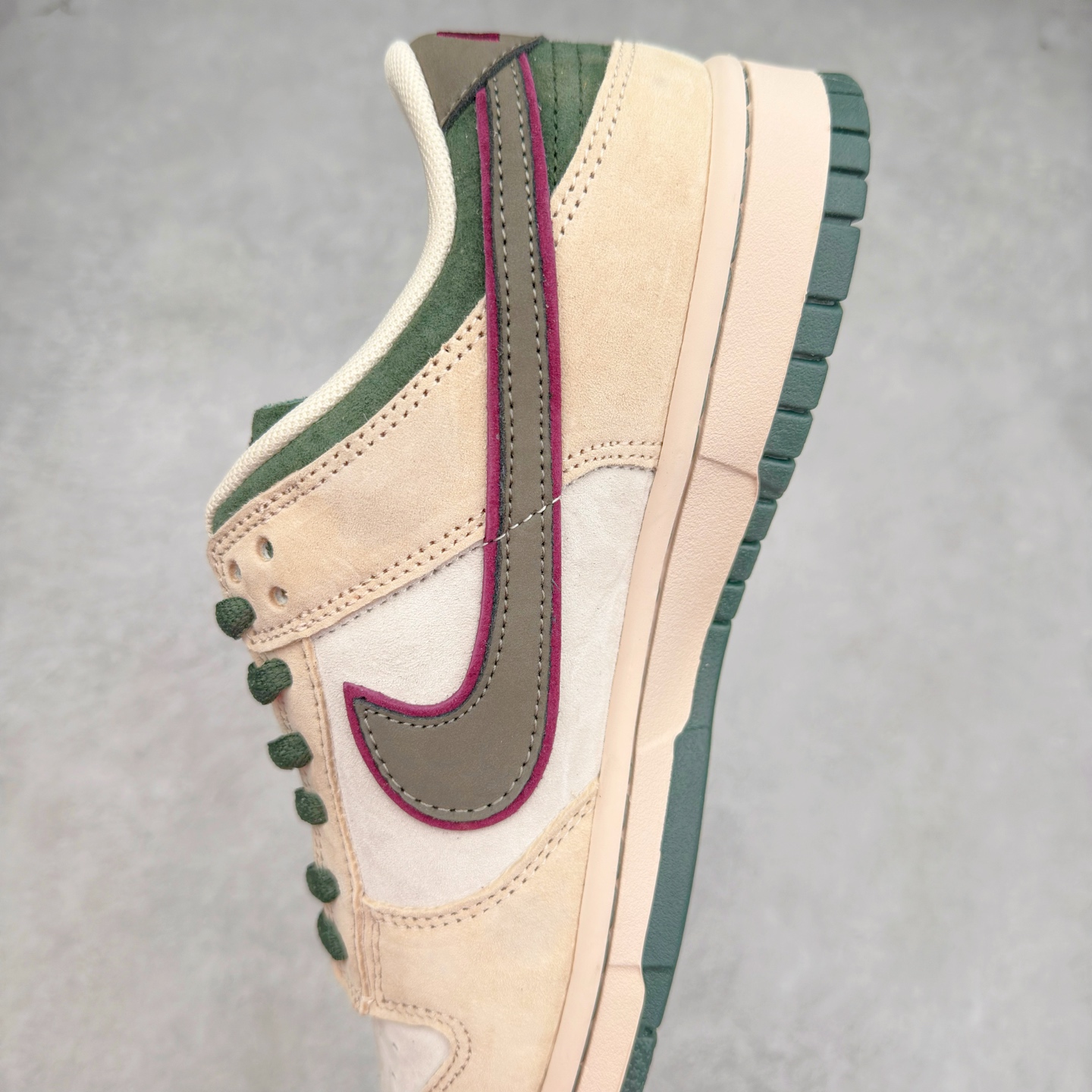 图片[7]-＃纯原特价福利 NK SB Dunk Low 系列 注意价格再次下调 之前3XX的东西 白菜价终极捡漏 全套原楦原模倾力打造完美版型 原厂Sadesa D7 皮料 细纹排气孔完全一致 独家原厂航空铝磨具打磨大底 鞋头坡度极致还原 无解鞋型 原盒原配 圈内天花板工艺 原厂冲刀 超高清洁度 全鞋零毛边皮料切割 采用原厂百宏鞋带以及原厂百宏织唛舌标 内标可供原厂几率过验 原厂中底布点胶 原厂中底布拉帮走线遵循公司 实拍调校N版已经零色差零失真 百分百还原实物色彩所见即所得 不存在货不对板色差等低级问题 选购参考实物拍摄 不混卖不参货 只用心做好货严格选品 承诺混一赔十 尺码：35.5 36 36.5 37.5 38 38.5 39 40 40.5 41 42 42.5 43 44 44.5 45 46-选品中心