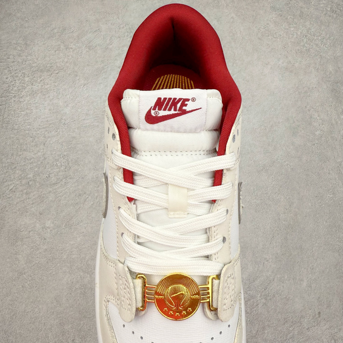 图片[5]-＃纯原特价福利 NK SB Dunk Low 系列 注意价格再次下调 之前3XX的东西 白菜价终极捡漏 全套原楦原模倾力打造完美版型 原厂Sadesa D7 皮料 细纹排气孔完全一致 独家原厂航空铝磨具打磨大底 鞋头坡度极致还原 无解鞋型 原盒原配 圈内天花板工艺 原厂冲刀 超高清洁度 全鞋零毛边皮料切割 采用原厂百宏鞋带以及原厂百宏织唛舌标 内标可供原厂几率过验 原厂中底布点胶 原厂中底布拉帮走线遵循公司 实拍调校N版已经零色差零失真 百分百还原实物色彩所见即所得 不存在货不对板色差等低级问题 选购参考实物拍摄 不混卖不参货 只用心做好货严格选品 承诺混一赔十 尺码：35.5 36 36.5 37.5 38 38.5 39 40 40.5 41 42 42.5 43 44 44.5 45 46-选品中心