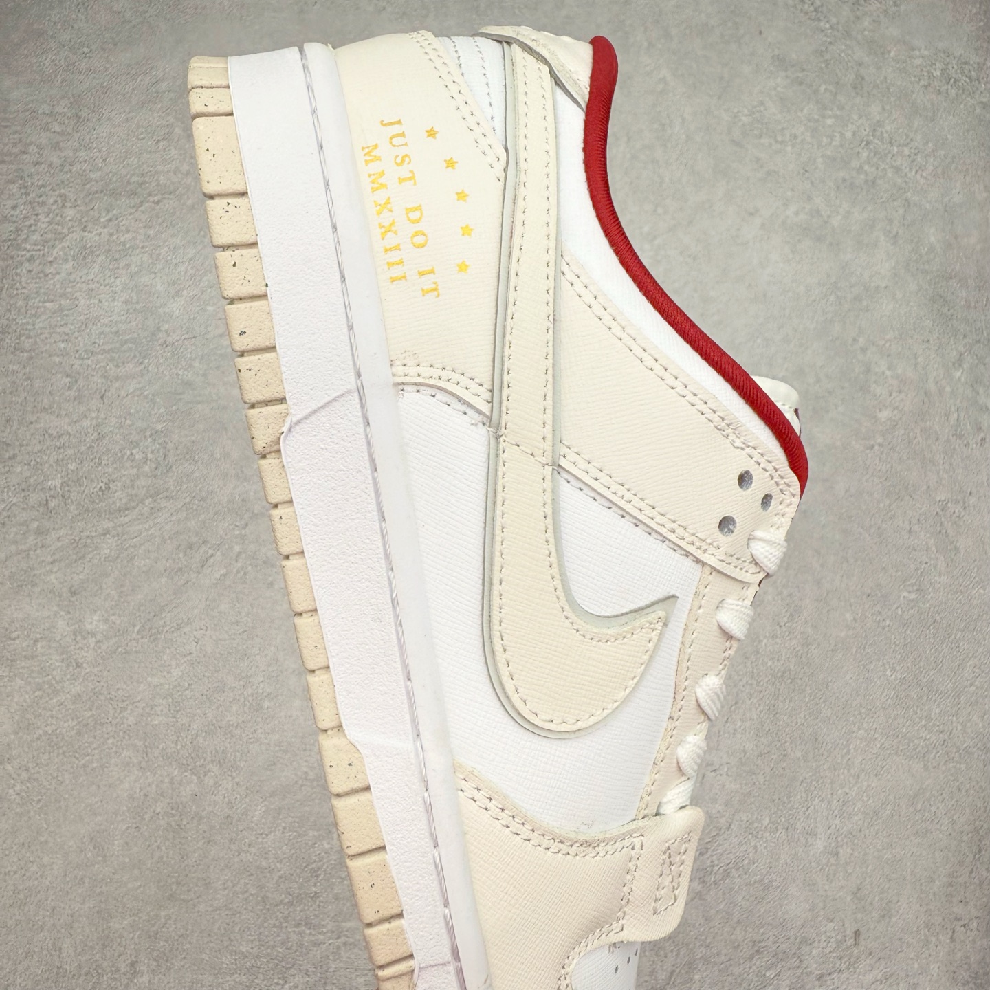 图片[6]-＃纯原特价福利 NK SB Dunk Low 系列 注意价格再次下调 之前3XX的东西 白菜价终极捡漏 全套原楦原模倾力打造完美版型 原厂Sadesa D7 皮料 细纹排气孔完全一致 独家原厂航空铝磨具打磨大底 鞋头坡度极致还原 无解鞋型 原盒原配 圈内天花板工艺 原厂冲刀 超高清洁度 全鞋零毛边皮料切割 采用原厂百宏鞋带以及原厂百宏织唛舌标 内标可供原厂几率过验 原厂中底布点胶 原厂中底布拉帮走线遵循公司 实拍调校N版已经零色差零失真 百分百还原实物色彩所见即所得 不存在货不对板色差等低级问题 选购参考实物拍摄 不混卖不参货 只用心做好货严格选品 承诺混一赔十 尺码：35.5 36 36.5 37.5 38 38.5 39 40 40.5 41 42 42.5 43 44 44.5 45 46-选品中心