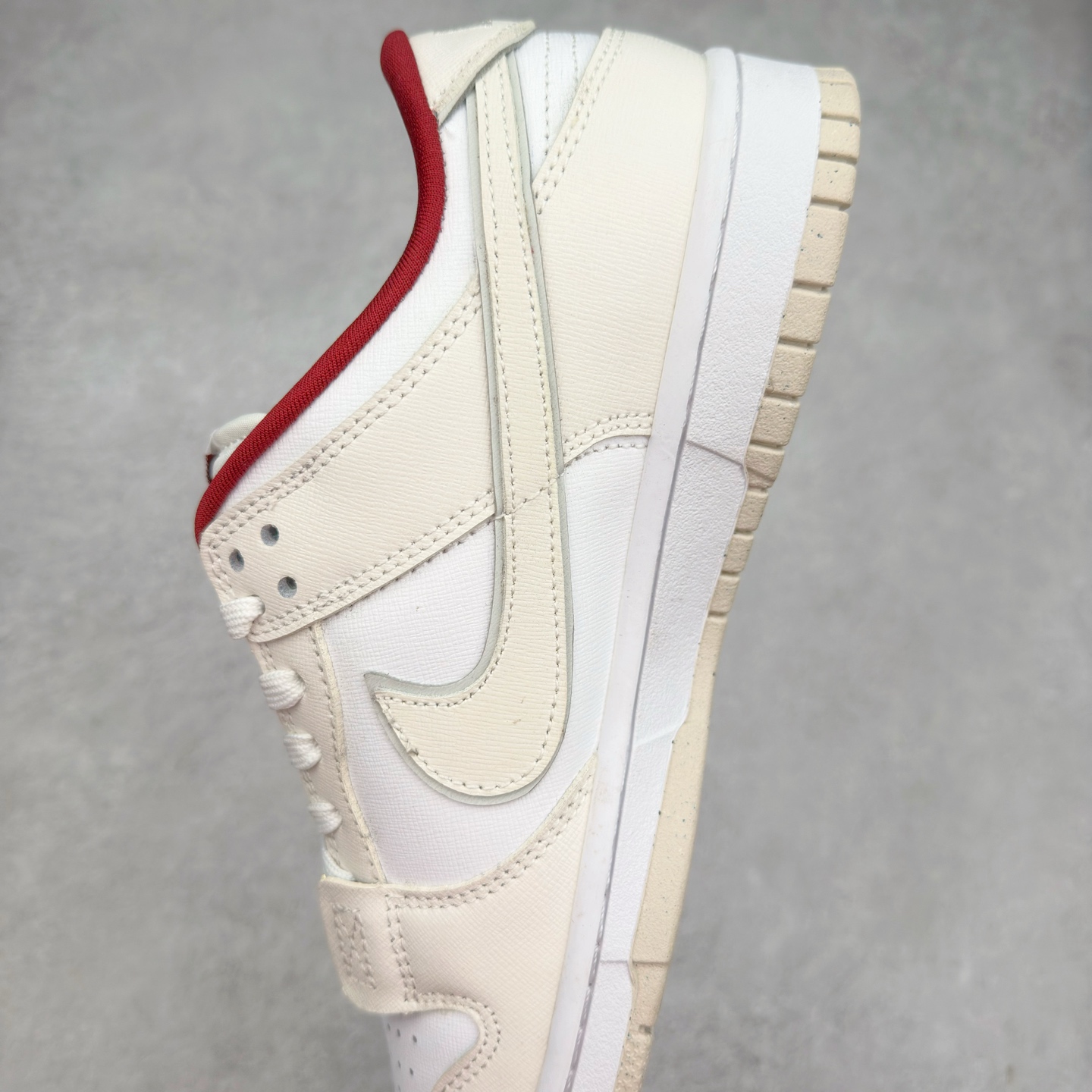 图片[7]-＃纯原特价福利 NK SB Dunk Low 系列 注意价格再次下调 之前3XX的东西 白菜价终极捡漏 全套原楦原模倾力打造完美版型 原厂Sadesa D7 皮料 细纹排气孔完全一致 独家原厂航空铝磨具打磨大底 鞋头坡度极致还原 无解鞋型 原盒原配 圈内天花板工艺 原厂冲刀 超高清洁度 全鞋零毛边皮料切割 采用原厂百宏鞋带以及原厂百宏织唛舌标 内标可供原厂几率过验 原厂中底布点胶 原厂中底布拉帮走线遵循公司 实拍调校N版已经零色差零失真 百分百还原实物色彩所见即所得 不存在货不对板色差等低级问题 选购参考实物拍摄 不混卖不参货 只用心做好货严格选品 承诺混一赔十 尺码：35.5 36 36.5 37.5 38 38.5 39 40 40.5 41 42 42.5 43 44 44.5 45 46-选品中心