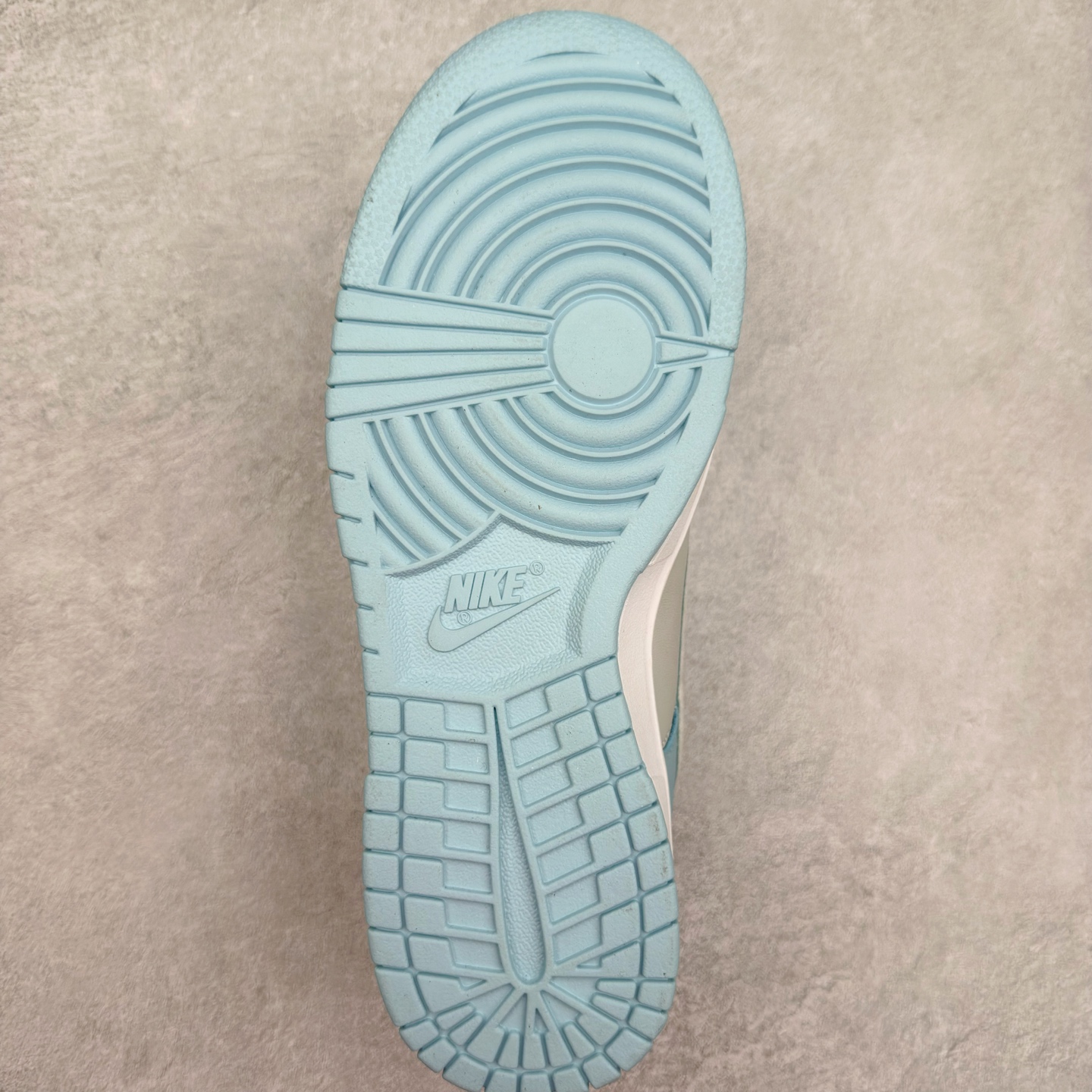 图片[9]-＃纯原特价福利 NK SB Dunk Low 系列 注意价格再次下调 之前3XX的东西 白菜价终极捡漏 全套原楦原模倾力打造完美版型 原厂Sadesa D7 皮料 细纹排气孔完全一致 独家原厂航空铝磨具打磨大底 鞋头坡度极致还原 无解鞋型 原盒原配 圈内天花板工艺 原厂冲刀 超高清洁度 全鞋零毛边皮料切割 采用原厂百宏鞋带以及原厂百宏织唛舌标 内标可供原厂几率过验 原厂中底布点胶 原厂中底布拉帮走线遵循公司 实拍调校N版已经零色差零失真 百分百还原实物色彩所见即所得 不存在货不对板色差等低级问题 选购参考实物拍摄 不混卖不参货 只用心做好货严格选品 承诺混一赔十 尺码：35.5 36 36.5 37.5 38 38.5 39 40 40.5 41 42 42.5 43 44 44.5 45 46-选品中心