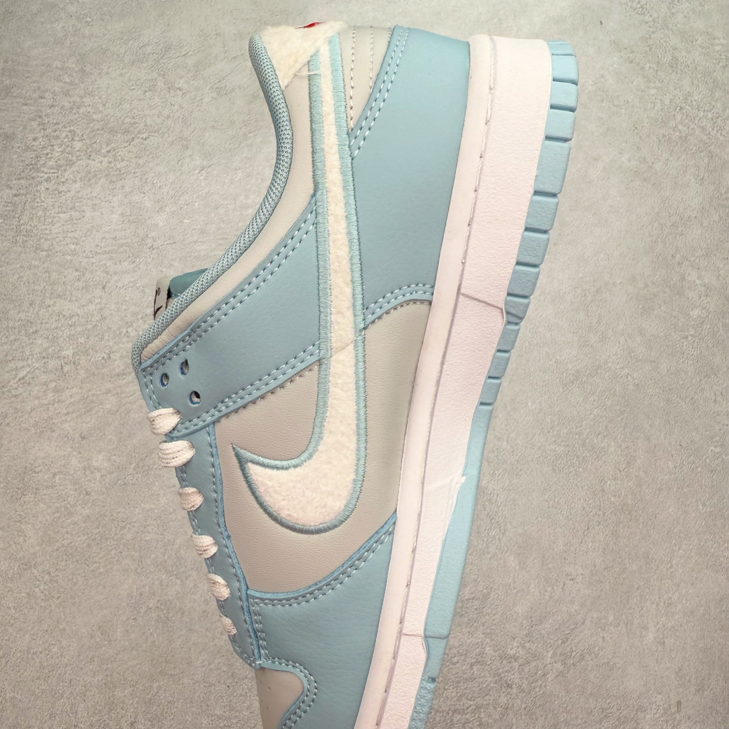 图片[7]-＃纯原特价福利 NK SB Dunk Low 系列 注意价格再次下调 之前3XX的东西 白菜价终极捡漏 全套原楦原模倾力打造完美版型 原厂Sadesa D7 皮料 细纹排气孔完全一致 独家原厂航空铝磨具打磨大底 鞋头坡度极致还原 无解鞋型 原盒原配 圈内天花板工艺 原厂冲刀 超高清洁度 全鞋零毛边皮料切割 采用原厂百宏鞋带以及原厂百宏织唛舌标 内标可供原厂几率过验 原厂中底布点胶 原厂中底布拉帮走线遵循公司 实拍调校N版已经零色差零失真 百分百还原实物色彩所见即所得 不存在货不对板色差等低级问题 选购参考实物拍摄 不混卖不参货 只用心做好货严格选品 承诺混一赔十 尺码：35.5 36 36.5 37.5 38 38.5 39 40 40.5 41 42 42.5 43 44 44.5 45 46-选品中心