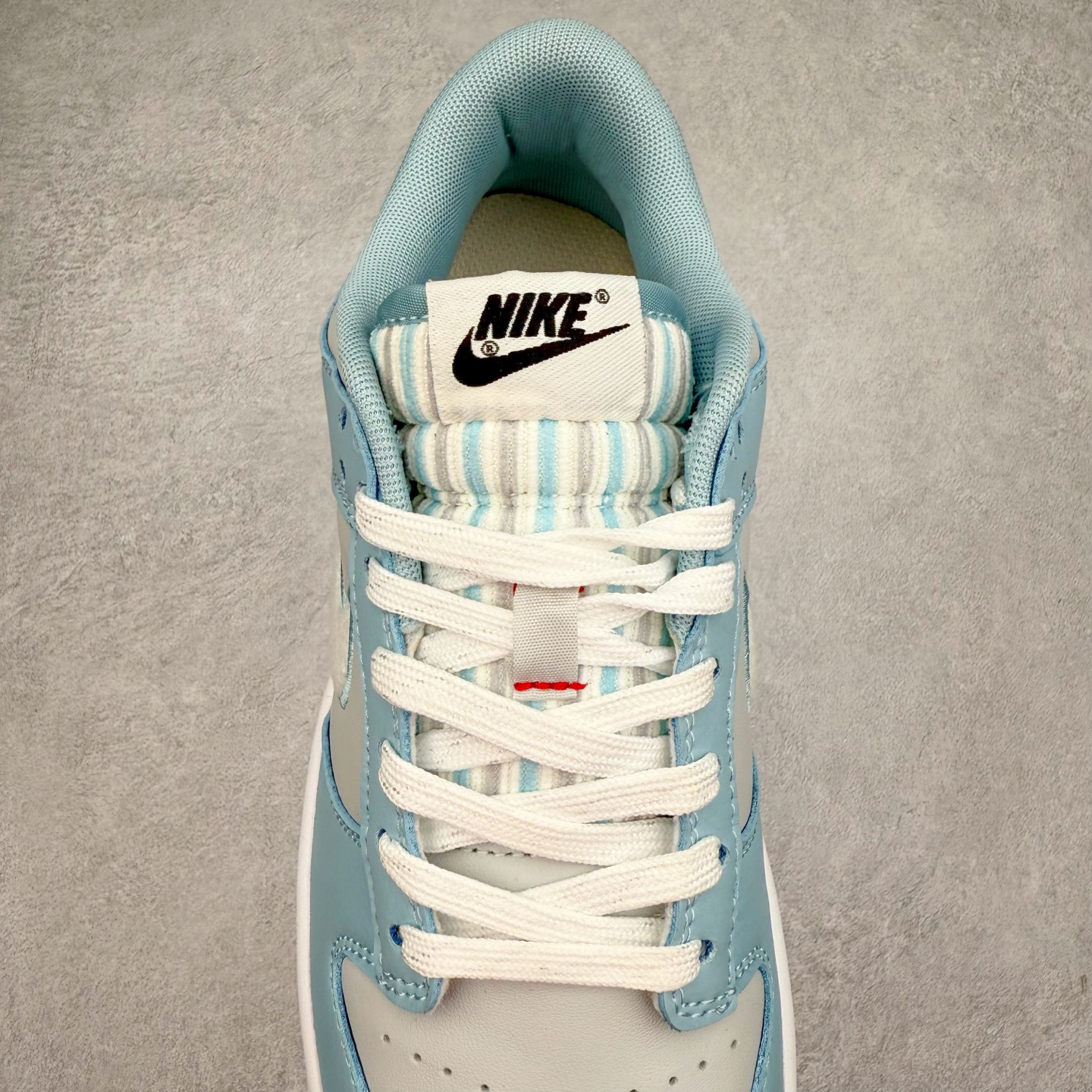 图片[5]-＃纯原特价福利 NK SB Dunk Low 系列 注意价格再次下调 之前3XX的东西 白菜价终极捡漏 全套原楦原模倾力打造完美版型 原厂Sadesa D7 皮料 细纹排气孔完全一致 独家原厂航空铝磨具打磨大底 鞋头坡度极致还原 无解鞋型 原盒原配 圈内天花板工艺 原厂冲刀 超高清洁度 全鞋零毛边皮料切割 采用原厂百宏鞋带以及原厂百宏织唛舌标 内标可供原厂几率过验 原厂中底布点胶 原厂中底布拉帮走线遵循公司 实拍调校N版已经零色差零失真 百分百还原实物色彩所见即所得 不存在货不对板色差等低级问题 选购参考实物拍摄 不混卖不参货 只用心做好货严格选品 承诺混一赔十 尺码：35.5 36 36.5 37.5 38 38.5 39 40 40.5 41 42 42.5 43 44 44.5 45 46-选品中心