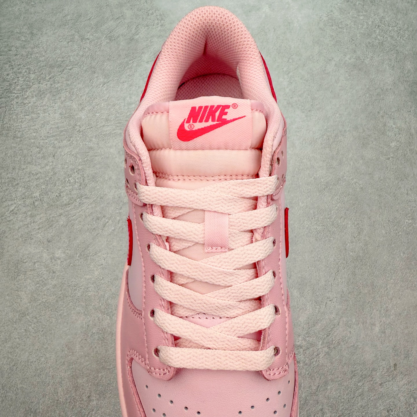 图片[5]-＃纯原特价福利 NK SB Dunk Low 系列 注意价格再次下调 之前3XX的东西 白菜价终极捡漏 全套原楦原模倾力打造完美版型 原厂Sadesa D7 皮料 细纹排气孔完全一致 独家原厂航空铝磨具打磨大底 鞋头坡度极致还原 无解鞋型 原盒原配 圈内天花板工艺 原厂冲刀 超高清洁度 全鞋零毛边皮料切割 采用原厂百宏鞋带以及原厂百宏织唛舌标 内标可供原厂几率过验 原厂中底布点胶 原厂中底布拉帮走线遵循公司 实拍调校N版已经零色差零失真 百分百还原实物色彩所见即所得 不存在货不对板色差等低级问题 选购参考实物拍摄 不混卖不参货 只用心做好货严格选品 承诺混一赔十 尺码：35.5 36 36.5 37.5 38 38.5 39 40 40.5 41 42 42.5 43 44 44.5 45 46-选品中心