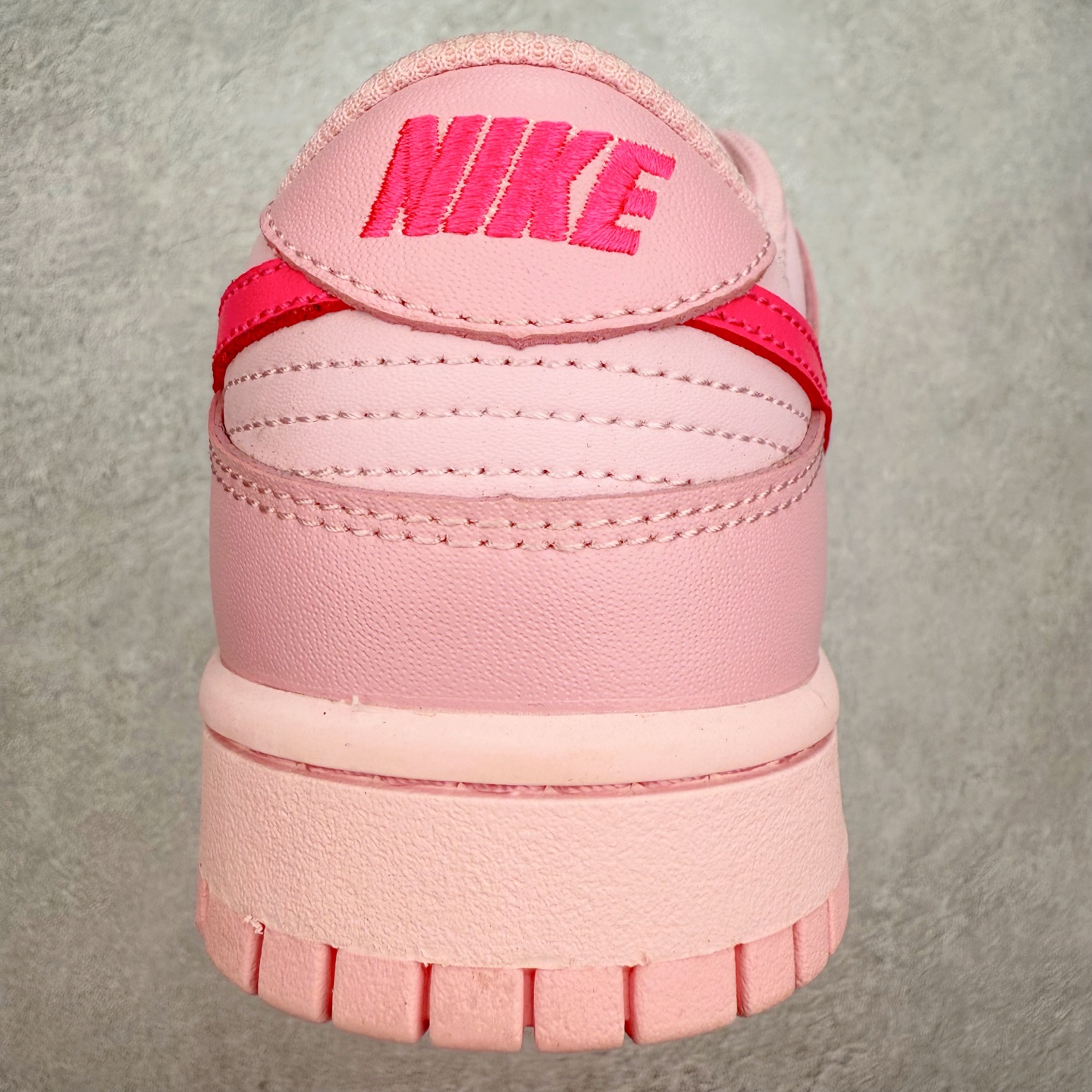 图片[8]-＃纯原特价福利 NK SB Dunk Low 系列 注意价格再次下调 之前3XX的东西 白菜价终极捡漏 全套原楦原模倾力打造完美版型 原厂Sadesa D7 皮料 细纹排气孔完全一致 独家原厂航空铝磨具打磨大底 鞋头坡度极致还原 无解鞋型 原盒原配 圈内天花板工艺 原厂冲刀 超高清洁度 全鞋零毛边皮料切割 采用原厂百宏鞋带以及原厂百宏织唛舌标 内标可供原厂几率过验 原厂中底布点胶 原厂中底布拉帮走线遵循公司 实拍调校N版已经零色差零失真 百分百还原实物色彩所见即所得 不存在货不对板色差等低级问题 选购参考实物拍摄 不混卖不参货 只用心做好货严格选品 承诺混一赔十 尺码：35.5 36 36.5 37.5 38 38.5 39 40 40.5 41 42 42.5 43 44 44.5 45 46-选品中心