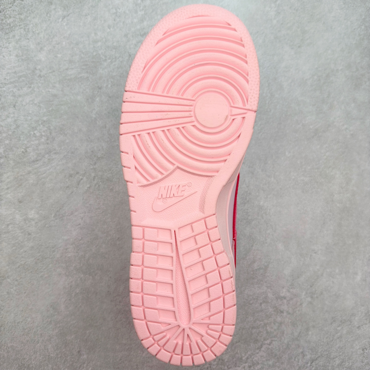 图片[9]-＃纯原特价福利 NK SB Dunk Low 系列 注意价格再次下调 之前3XX的东西 白菜价终极捡漏 全套原楦原模倾力打造完美版型 原厂Sadesa D7 皮料 细纹排气孔完全一致 独家原厂航空铝磨具打磨大底 鞋头坡度极致还原 无解鞋型 原盒原配 圈内天花板工艺 原厂冲刀 超高清洁度 全鞋零毛边皮料切割 采用原厂百宏鞋带以及原厂百宏织唛舌标 内标可供原厂几率过验 原厂中底布点胶 原厂中底布拉帮走线遵循公司 实拍调校N版已经零色差零失真 百分百还原实物色彩所见即所得 不存在货不对板色差等低级问题 选购参考实物拍摄 不混卖不参货 只用心做好货严格选品 承诺混一赔十 尺码：35.5 36 36.5 37.5 38 38.5 39 40 40.5 41 42 42.5 43 44 44.5 45 46-选品中心