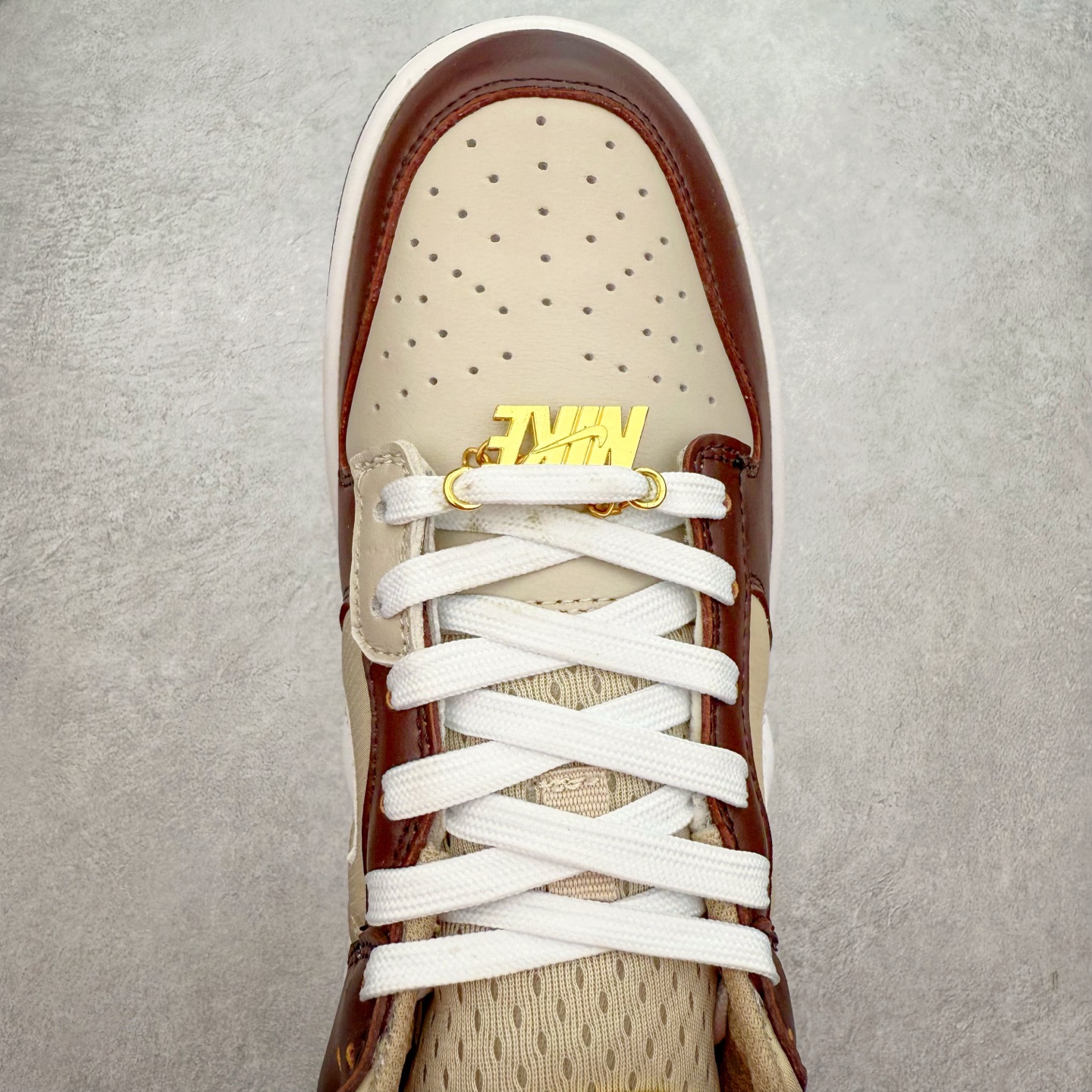 图片[4]-＃纯原特价福利 NK SB Dunk Low 系列 注意价格再次下调 之前3XX的东西 白菜价终极捡漏 全套原楦原模倾力打造完美版型 原厂Sadesa D7 皮料 细纹排气孔完全一致 独家原厂航空铝磨具打磨大底 鞋头坡度极致还原 无解鞋型 原盒原配 圈内天花板工艺 原厂冲刀 超高清洁度 全鞋零毛边皮料切割 采用原厂百宏鞋带以及原厂百宏织唛舌标 内标可供原厂几率过验 原厂中底布点胶 原厂中底布拉帮走线遵循公司 实拍调校N版已经零色差零失真 百分百还原实物色彩所见即所得 不存在货不对板色差等低级问题 选购参考实物拍摄 不混卖不参货 只用心做好货严格选品 承诺混一赔十 尺码：35.5 36 36.5 37.5 38 38.5 39 40 40.5 41 42 42.5 43 44 44.5 45 46-选品中心