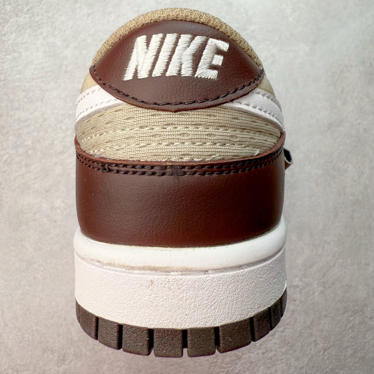 图片[8]-＃纯原特价福利 NK SB Dunk Low 系列 注意价格再次下调 之前3XX的东西 白菜价终极捡漏 全套原楦原模倾力打造完美版型 原厂Sadesa D7 皮料 细纹排气孔完全一致 独家原厂航空铝磨具打磨大底 鞋头坡度极致还原 无解鞋型 原盒原配 圈内天花板工艺 原厂冲刀 超高清洁度 全鞋零毛边皮料切割 采用原厂百宏鞋带以及原厂百宏织唛舌标 内标可供原厂几率过验 原厂中底布点胶 原厂中底布拉帮走线遵循公司 实拍调校N版已经零色差零失真 百分百还原实物色彩所见即所得 不存在货不对板色差等低级问题 选购参考实物拍摄 不混卖不参货 只用心做好货严格选品 承诺混一赔十 尺码：35.5 36 36.5 37.5 38 38.5 39 40 40.5 41 42 42.5 43 44 44.5 45 46-选品中心