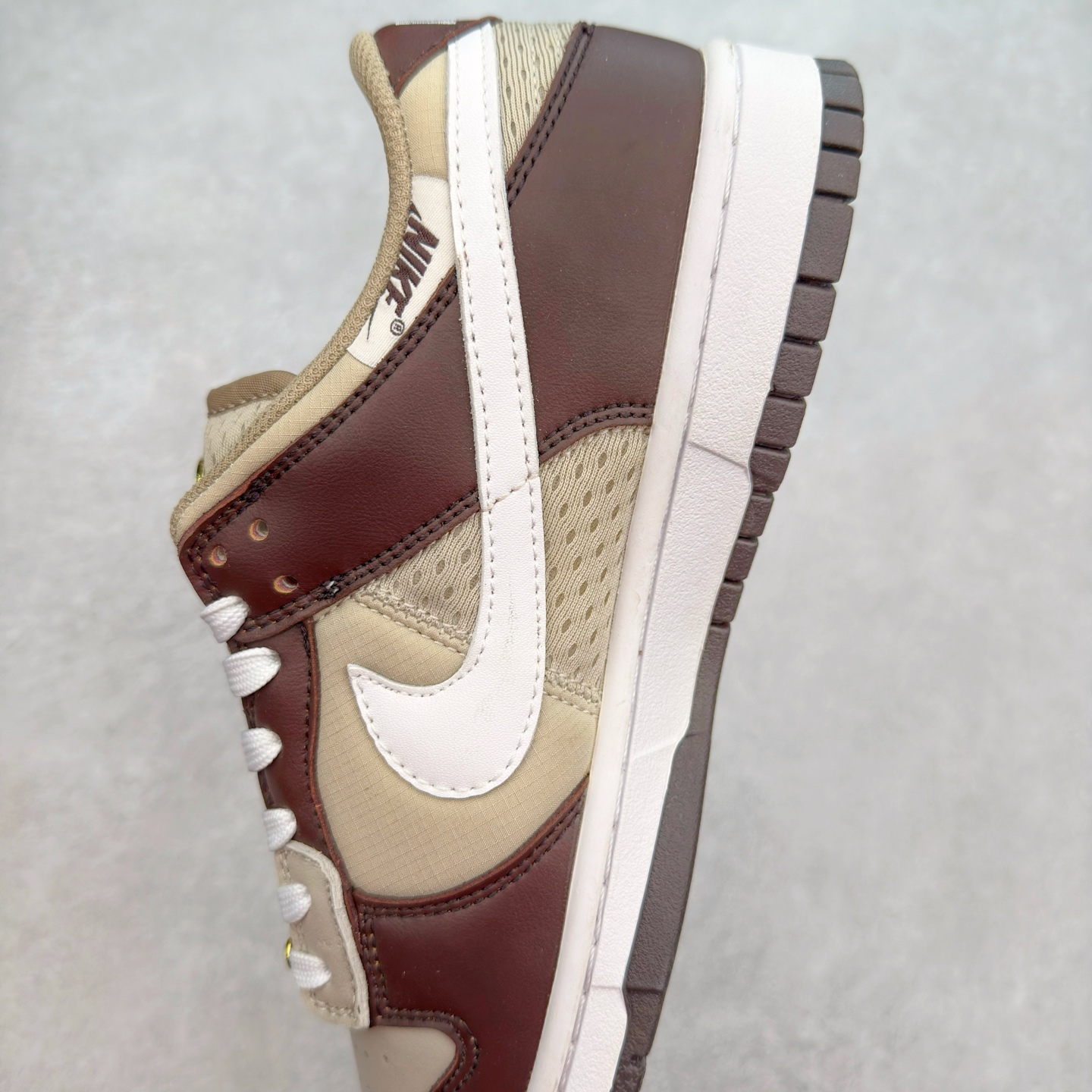 图片[7]-＃纯原特价福利 NK SB Dunk Low 系列 注意价格再次下调 之前3XX的东西 白菜价终极捡漏 全套原楦原模倾力打造完美版型 原厂Sadesa D7 皮料 细纹排气孔完全一致 独家原厂航空铝磨具打磨大底 鞋头坡度极致还原 无解鞋型 原盒原配 圈内天花板工艺 原厂冲刀 超高清洁度 全鞋零毛边皮料切割 采用原厂百宏鞋带以及原厂百宏织唛舌标 内标可供原厂几率过验 原厂中底布点胶 原厂中底布拉帮走线遵循公司 实拍调校N版已经零色差零失真 百分百还原实物色彩所见即所得 不存在货不对板色差等低级问题 选购参考实物拍摄 不混卖不参货 只用心做好货严格选品 承诺混一赔十 尺码：35.5 36 36.5 37.5 38 38.5 39 40 40.5 41 42 42.5 43 44 44.5 45 46-选品中心