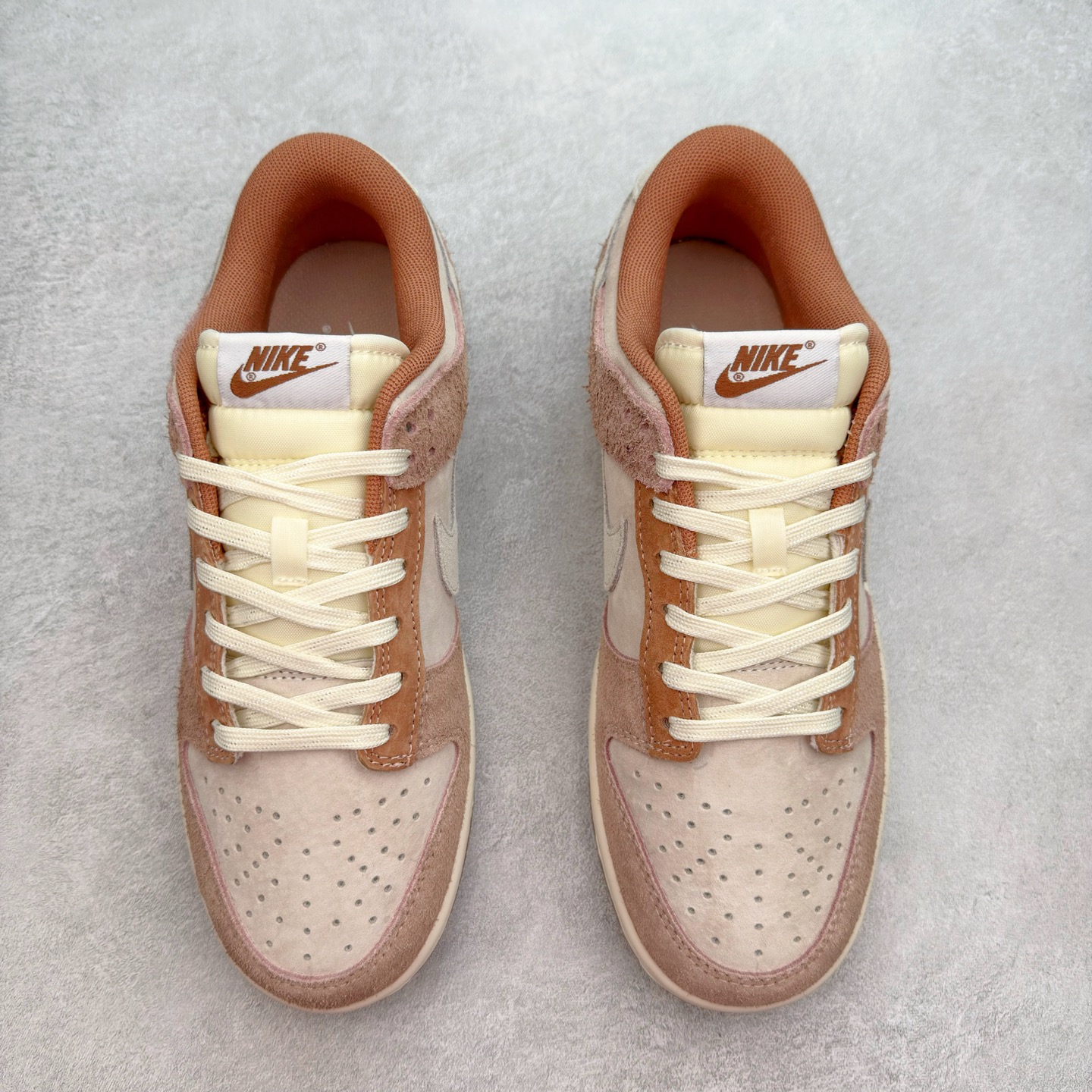 图片[2]-＃纯原特价福利 NK SB Dunk Low 系列 注意价格再次下调 之前3XX的东西 白菜价终极捡漏 全套原楦原模倾力打造完美版型 原厂Sadesa D7 皮料 细纹排气孔完全一致 独家原厂航空铝磨具打磨大底 鞋头坡度极致还原 无解鞋型 原盒原配 圈内天花板工艺 原厂冲刀 超高清洁度 全鞋零毛边皮料切割 采用原厂百宏鞋带以及原厂百宏织唛舌标 内标可供原厂几率过验 原厂中底布点胶 原厂中底布拉帮走线遵循公司 实拍调校N版已经零色差零失真 百分百还原实物色彩所见即所得 不存在货不对板色差等低级问题 选购参考实物拍摄 不混卖不参货 只用心做好货严格选品 承诺混一赔十 尺码：35.5 36 36.5 37.5 38 38.5 39 40 40.5 41 42 42.5 43 44 44.5 45 46-选品中心