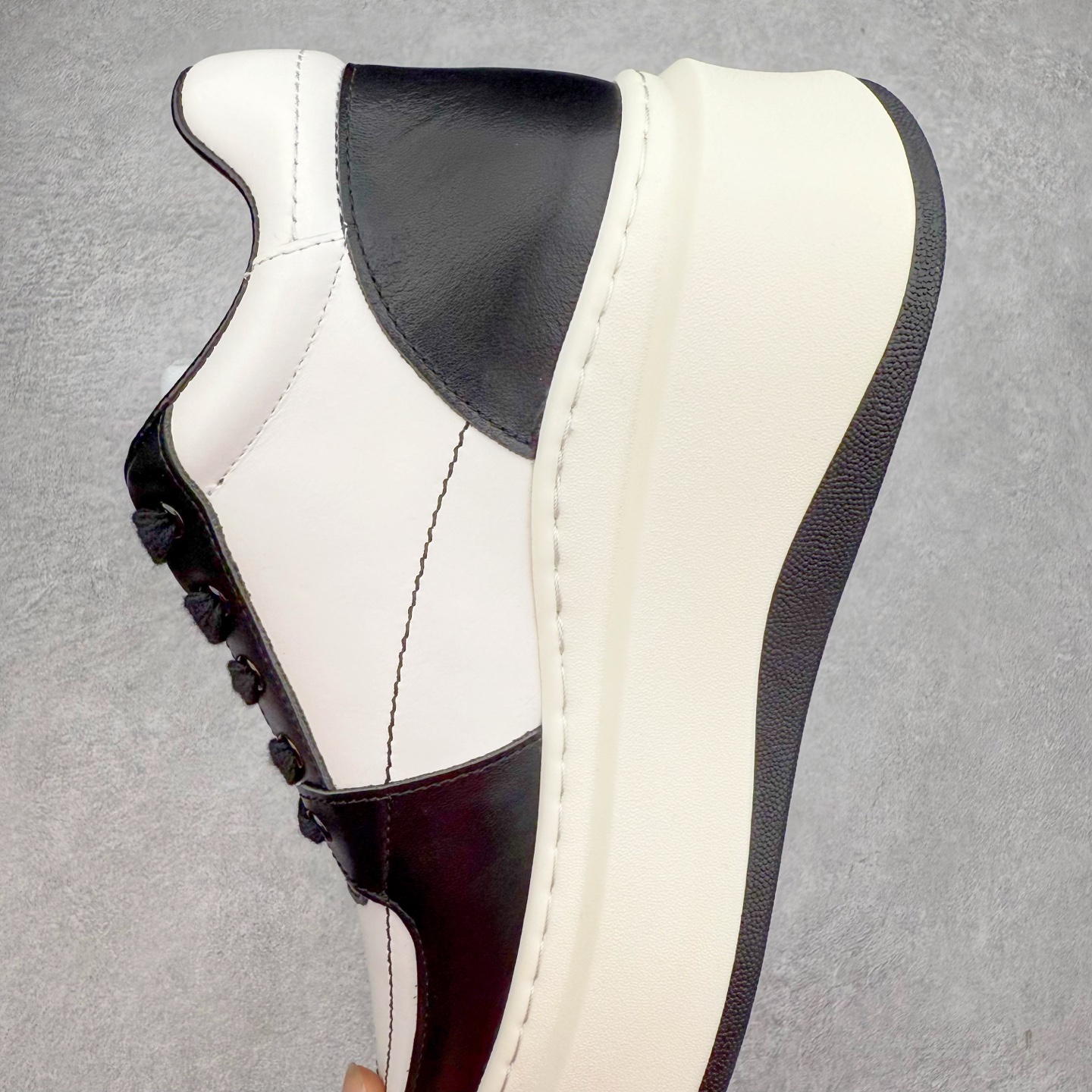 图片[7]-Chanel香奈儿—2025新款 熊猫厚底增高休闲鞋 专柜顶级休闲款运动鞋 这款经典设计；鞋面头层牛皮 多种工艺风格；大底时尚厚底增高，不平凡的拥入了多种配色元素 多元化混搭非常好看百搭，休闲，时尚，运动，户外都能兼顾…… ꫛꫀꪝ Go➫ 材料： ❶鞋面采用： 原版进口牛皮 ❷内里采用： 原版进口透气网 ❸大底根据： 原版TPU组合大底 专柜精品包装全套女 35–39-选品中心