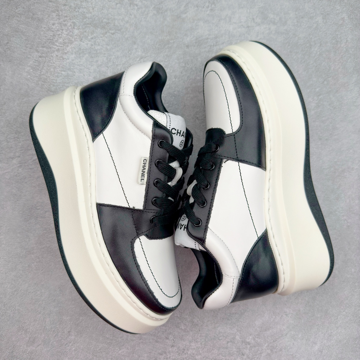图片[3]-Chanel香奈儿—2025新款 熊猫厚底增高休闲鞋 专柜顶级休闲款运动鞋 这款经典设计；鞋面头层牛皮 多种工艺风格；大底时尚厚底增高，不平凡的拥入了多种配色元素 多元化混搭非常好看百搭，休闲，时尚，运动，户外都能兼顾…… ꫛꫀꪝ Go➫ 材料： ❶鞋面采用： 原版进口牛皮 ❷内里采用： 原版进口透气网 ❸大底根据： 原版TPU组合大底 专柜精品包装全套女 35–39-选品中心
