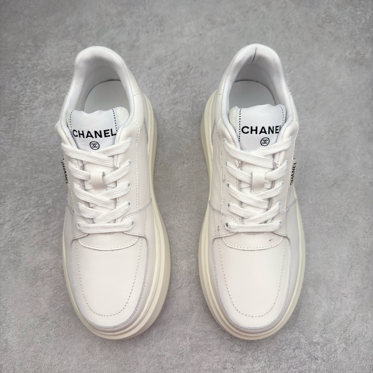 图片[2]-Chanel香奈儿—2025新款 熊猫厚底增高休闲鞋 专柜顶级休闲款运动鞋 这款经典设计；鞋面头层牛皮 多种工艺风格；大底时尚厚底增高，不平凡的拥入了多种配色元素 多元化混搭非常好看百搭，休闲，时尚，运动，户外都能兼顾…… ꫛꫀꪝ Go➫ 材料： ❶鞋面采用： 原版进口牛皮 ❷内里采用： 原版进口透气网 ❸大底根据： 原版TPU组合大底 专柜精品包装全套女 35–39-选品中心