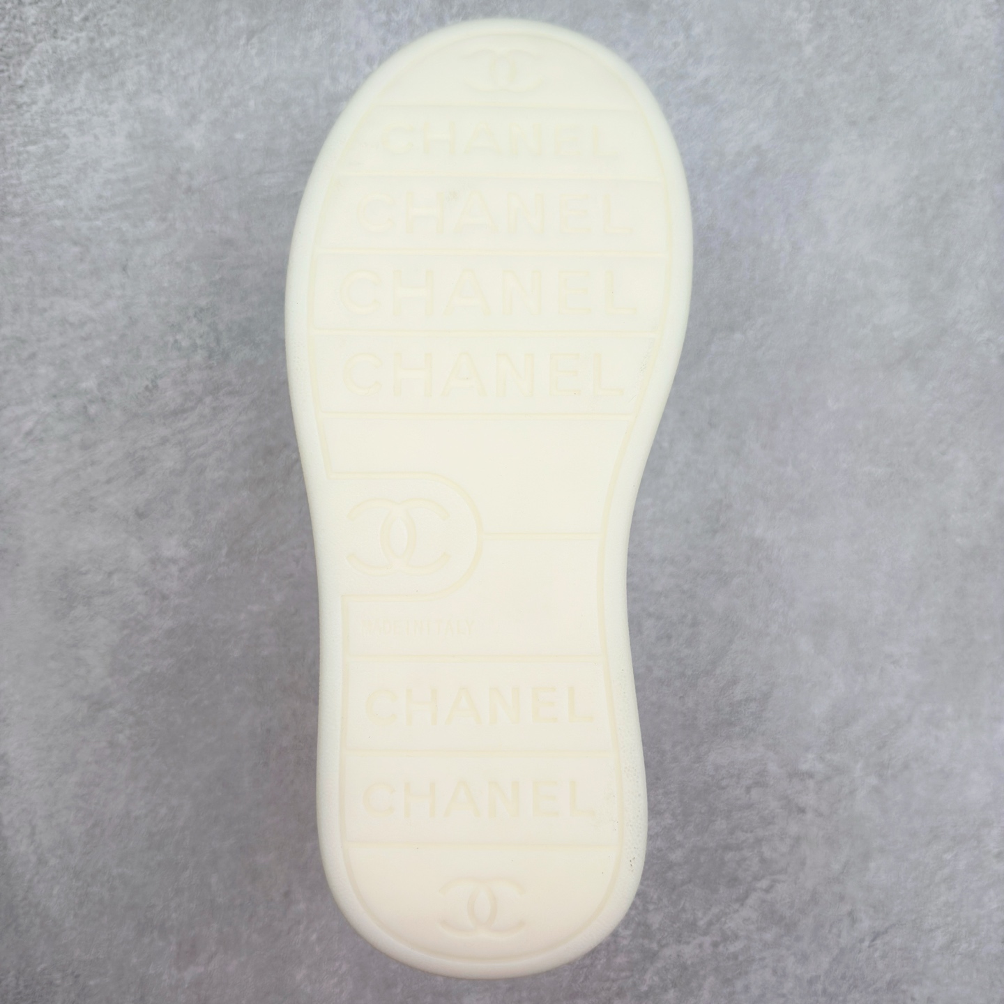 图片[9]-Chanel香奈儿—2025新款 熊猫厚底增高休闲鞋 专柜顶级休闲款运动鞋 这款经典设计；鞋面头层牛皮 多种工艺风格；大底时尚厚底增高，不平凡的拥入了多种配色元素 多元化混搭非常好看百搭，休闲，时尚，运动，户外都能兼顾…… ꫛꫀꪝ Go➫ 材料： ❶鞋面采用： 原版进口牛皮 ❷内里采用： 原版进口透气网 ❸大底根据： 原版TPU组合大底 专柜精品包装全套女 35–39-选品中心