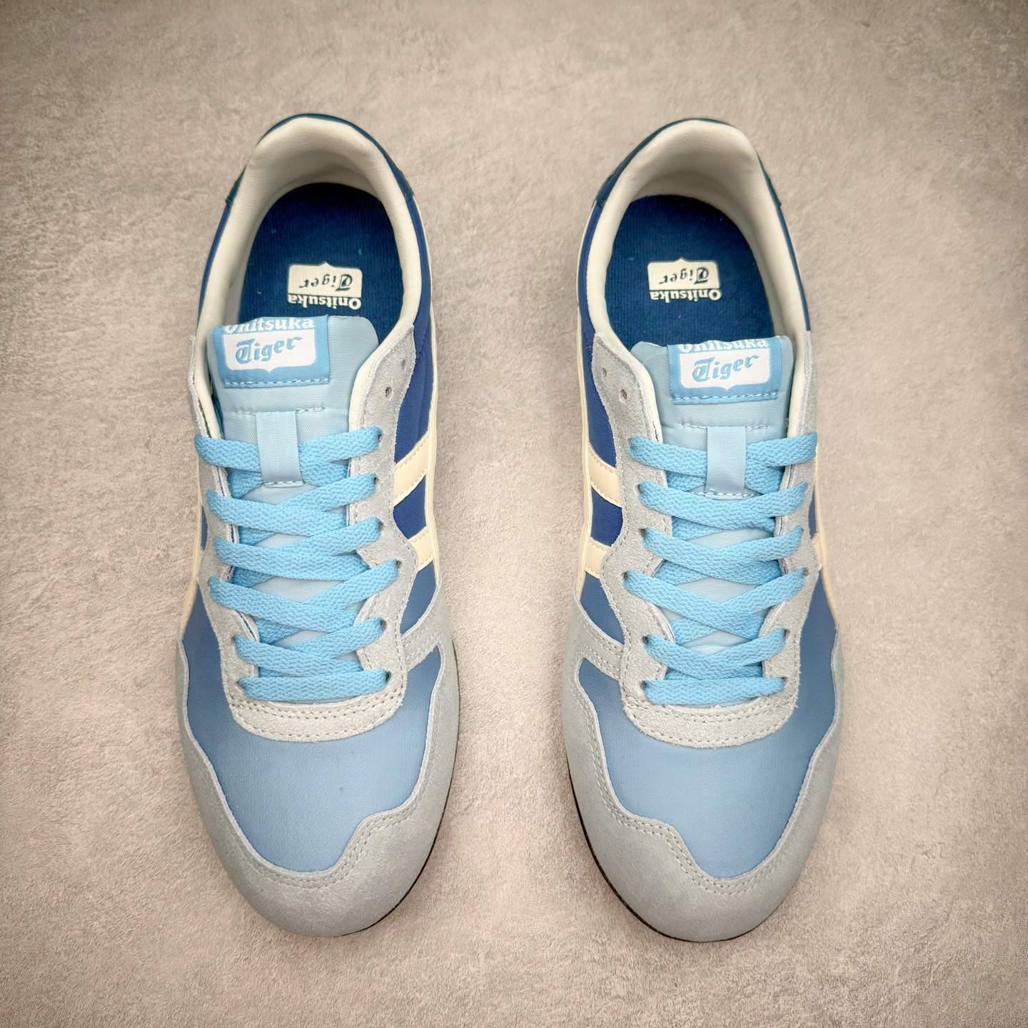 图片[2]-Onitsuka 鬼冢虎 Serrano系列 潮流舒适轻便生活休闲鞋 上架实拍鞋面采用翻毛皮和牛津布面设计制作，透气性好，包裹感很强。鞋底采用防滑耐磨橡胶大底，脚感轻便舒适。鞋掌做了加宽处理，穿着更加舒适。尺码：36 37 37.5 38 39 39.5 40 40.5 41.5 42 42.5 43.5 44 45-选品中心