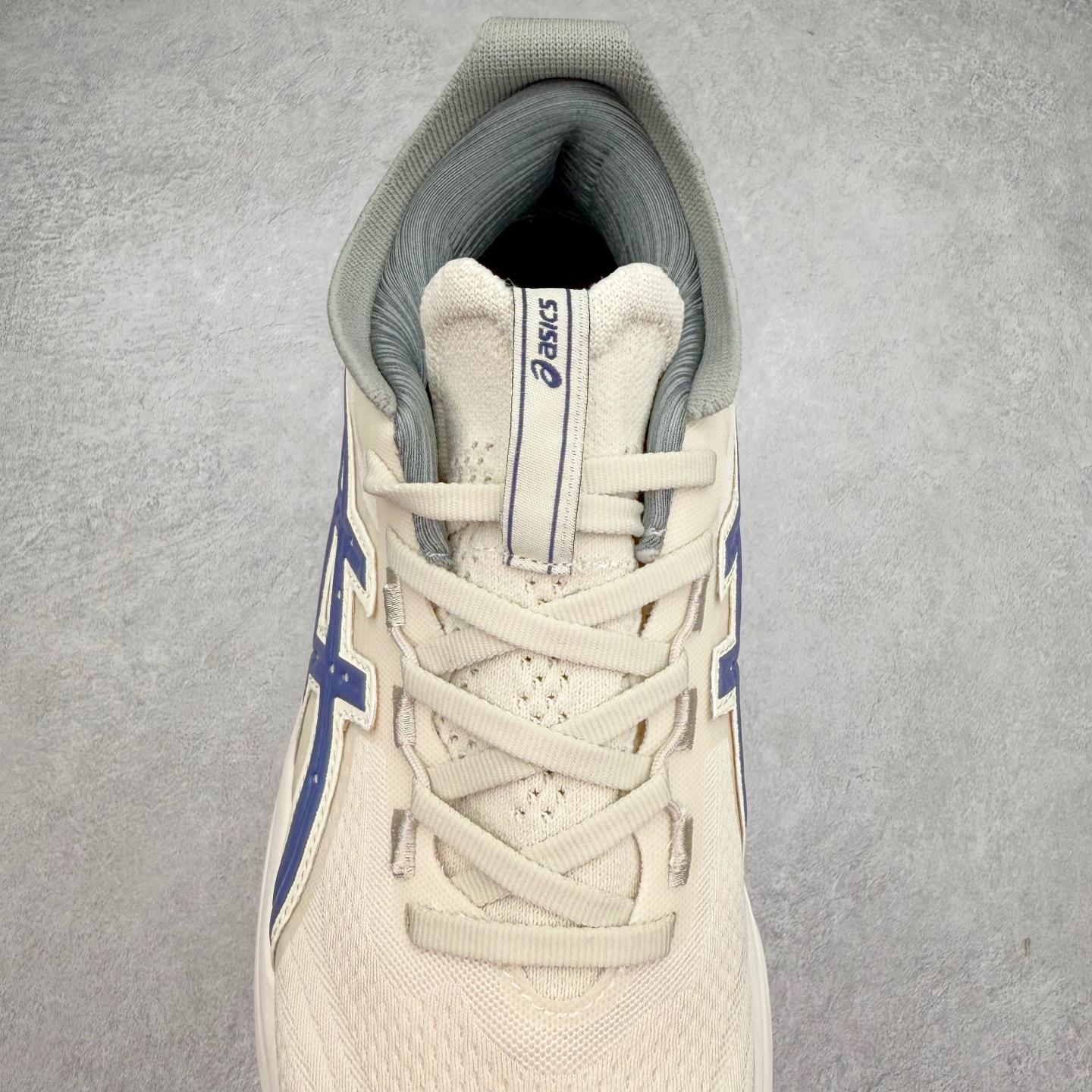 图片[5]-Asics GEL-Nimbus 27 亚瑟士缓震跑鞋 近年复古风潮的势头很旺 ASICS一直坚信保持身体的健康与活力是打造健康快乐的生活方式的最佳途径 ASICS为复古鞋型注入新设计 为玩家的街头穿搭提供了更多可能 GEL-NIMBUSTM9运动鞋最初是为中立和仰卧跑步者设计的长距离训练器 采用原始材料和关键细节重新设计 其Y2K时代的工业外观也被大胆的对比和色块所抵消 尺码：36 36.5 37.5 38 38.5 39 40 40.5 41.5 42 42.5 43.5 44 44.5 45-选品中心