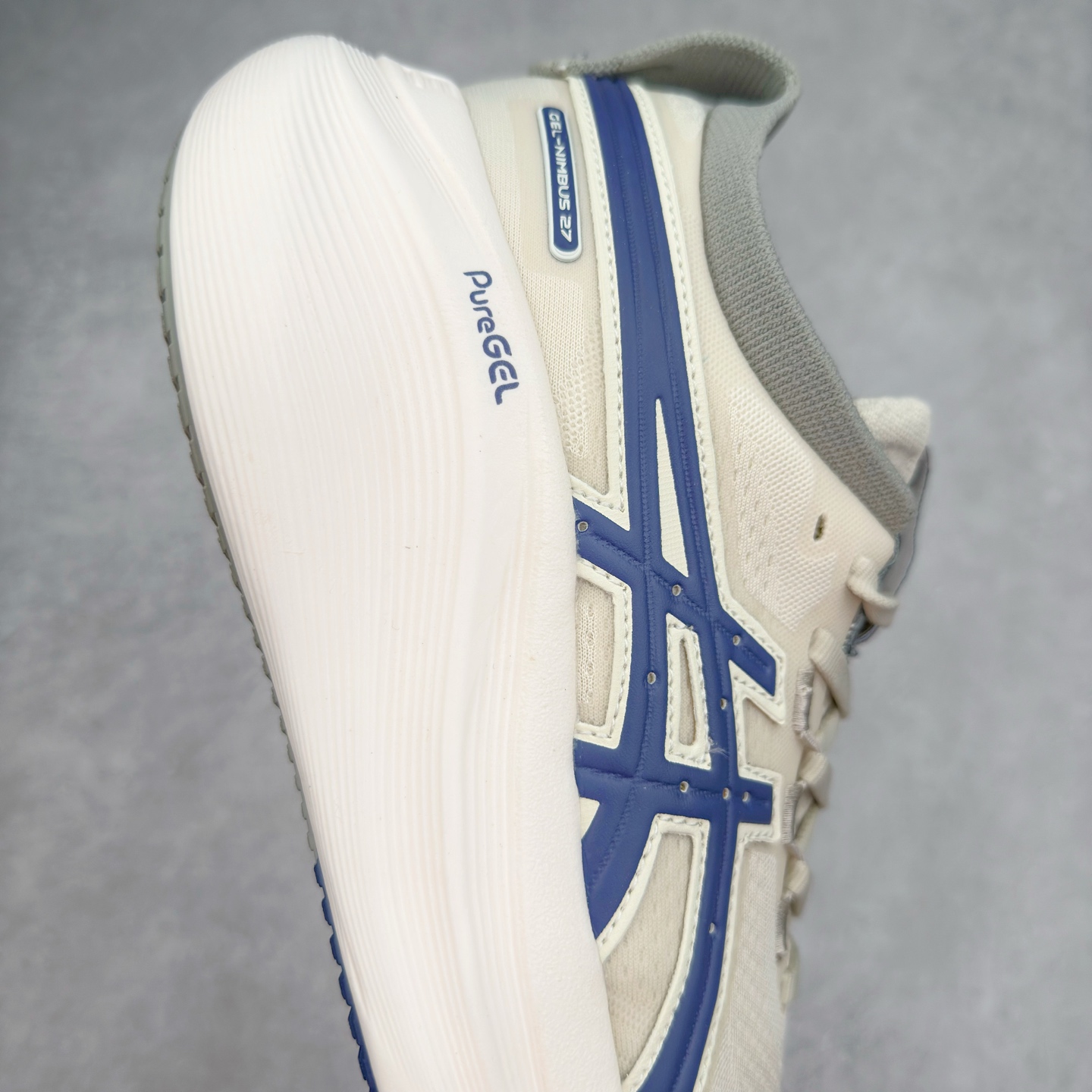 图片[6]-Asics GEL-Nimbus 27 亚瑟士缓震跑鞋 近年复古风潮的势头很旺 ASICS一直坚信保持身体的健康与活力是打造健康快乐的生活方式的最佳途径 ASICS为复古鞋型注入新设计 为玩家的街头穿搭提供了更多可能 GEL-NIMBUSTM9运动鞋最初是为中立和仰卧跑步者设计的长距离训练器 采用原始材料和关键细节重新设计 其Y2K时代的工业外观也被大胆的对比和色块所抵消 尺码：36 36.5 37.5 38 38.5 39 40 40.5 41.5 42 42.5 43.5 44 44.5 45-选品中心