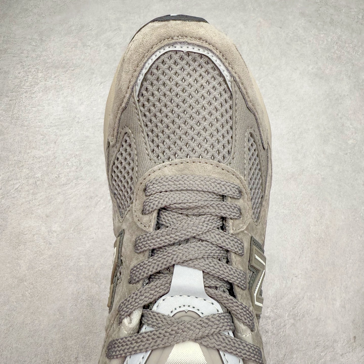 图片[4]-＃DT New Balance NB2010系列新百伦经典复古休闲运动板鞋 以ENCAP中底配以升级版 N-ERGY缓震物料 鞋面则采用特色的柔软麂皮搭以NewBalance经典的尼龙网布 低调中还原跑鞋本真 更年轻化的设计理念与材质 让新世代青年得以用全新视角体验经典鞋款的传奇魅力 货号：U2010NB13731 尺码：36 37 37.5 38 38.5 39.5 40 40.5 41.5 42 42.5 43 44-选品中心