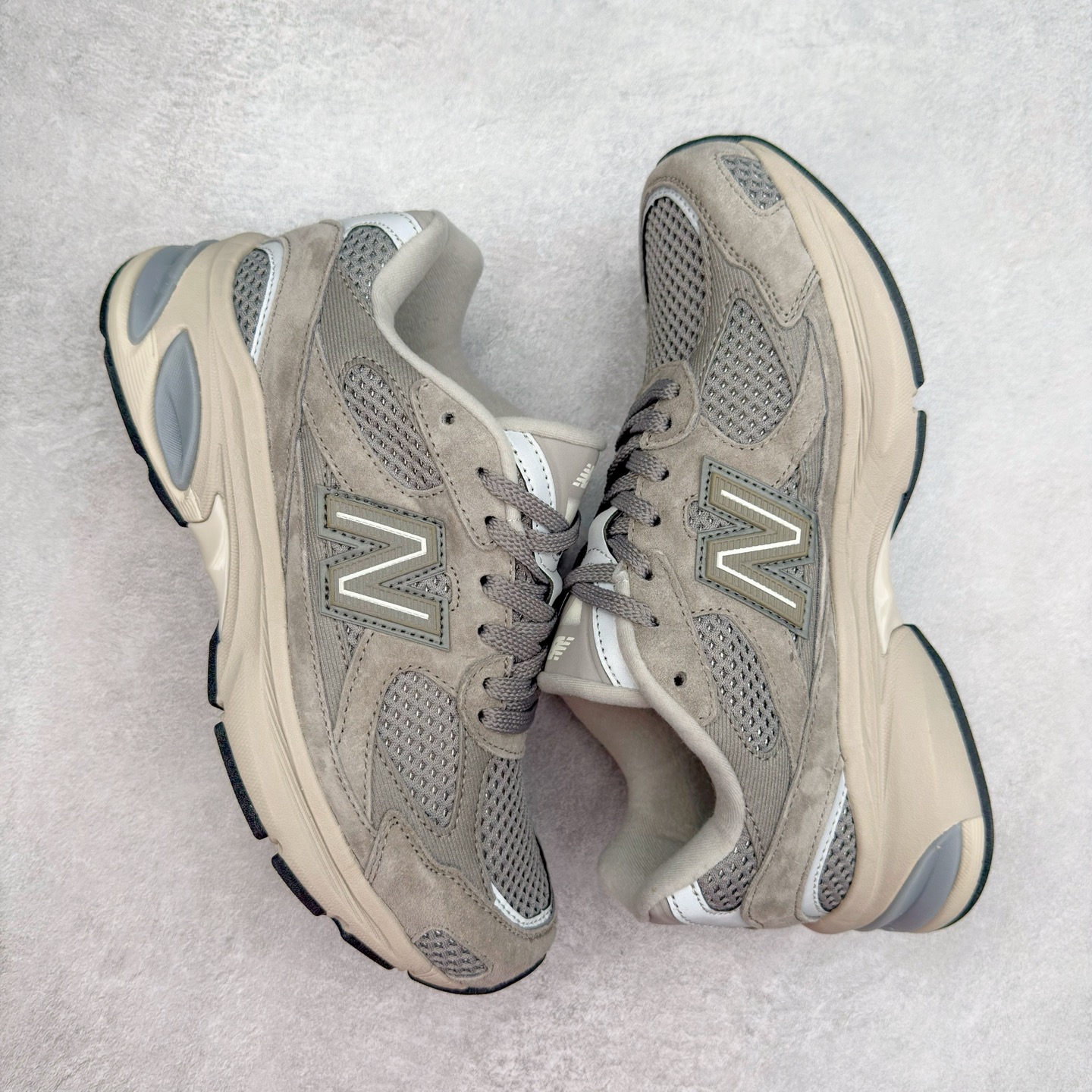 图片[3]-＃DT New Balance NB2010系列新百伦经典复古休闲运动板鞋 以ENCAP中底配以升级版 N-ERGY缓震物料 鞋面则采用特色的柔软麂皮搭以NewBalance经典的尼龙网布 低调中还原跑鞋本真 更年轻化的设计理念与材质 让新世代青年得以用全新视角体验经典鞋款的传奇魅力 货号：U2010NB13731 尺码：36 37 37.5 38 38.5 39.5 40 40.5 41.5 42 42.5 43 44-选品中心