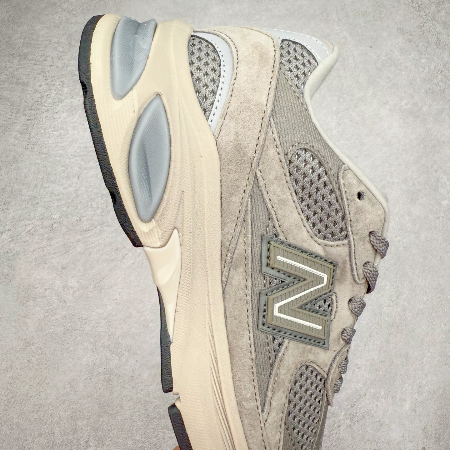 图片[6]-＃DT New Balance NB2010系列新百伦经典复古休闲运动板鞋 以ENCAP中底配以升级版 N-ERGY缓震物料 鞋面则采用特色的柔软麂皮搭以NewBalance经典的尼龙网布 低调中还原跑鞋本真 更年轻化的设计理念与材质 让新世代青年得以用全新视角体验经典鞋款的传奇魅力 货号：U2010NB13731 尺码：36 37 37.5 38 38.5 39.5 40 40.5 41.5 42 42.5 43 44-选品中心