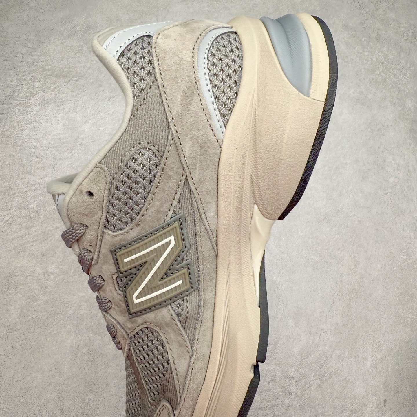 图片[7]-＃DT New Balance NB2010系列新百伦经典复古休闲运动板鞋 以ENCAP中底配以升级版 N-ERGY缓震物料 鞋面则采用特色的柔软麂皮搭以NewBalance经典的尼龙网布 低调中还原跑鞋本真 更年轻化的设计理念与材质 让新世代青年得以用全新视角体验经典鞋款的传奇魅力 货号：U2010NB13731 尺码：36 37 37.5 38 38.5 39.5 40 40.5 41.5 42 42.5 43 44-选品中心