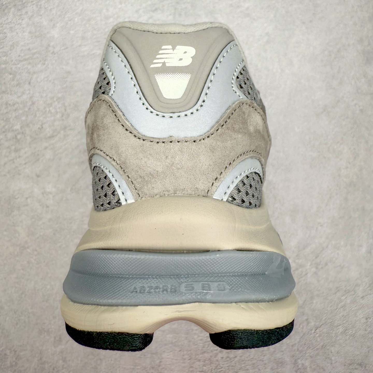 图片[8]-＃DT New Balance NB2010系列新百伦经典复古休闲运动板鞋 以ENCAP中底配以升级版 N-ERGY缓震物料 鞋面则采用特色的柔软麂皮搭以NewBalance经典的尼龙网布 低调中还原跑鞋本真 更年轻化的设计理念与材质 让新世代青年得以用全新视角体验经典鞋款的传奇魅力 货号：U2010NB13731 尺码：36 37 37.5 38 38.5 39.5 40 40.5 41.5 42 42.5 43 44-选品中心