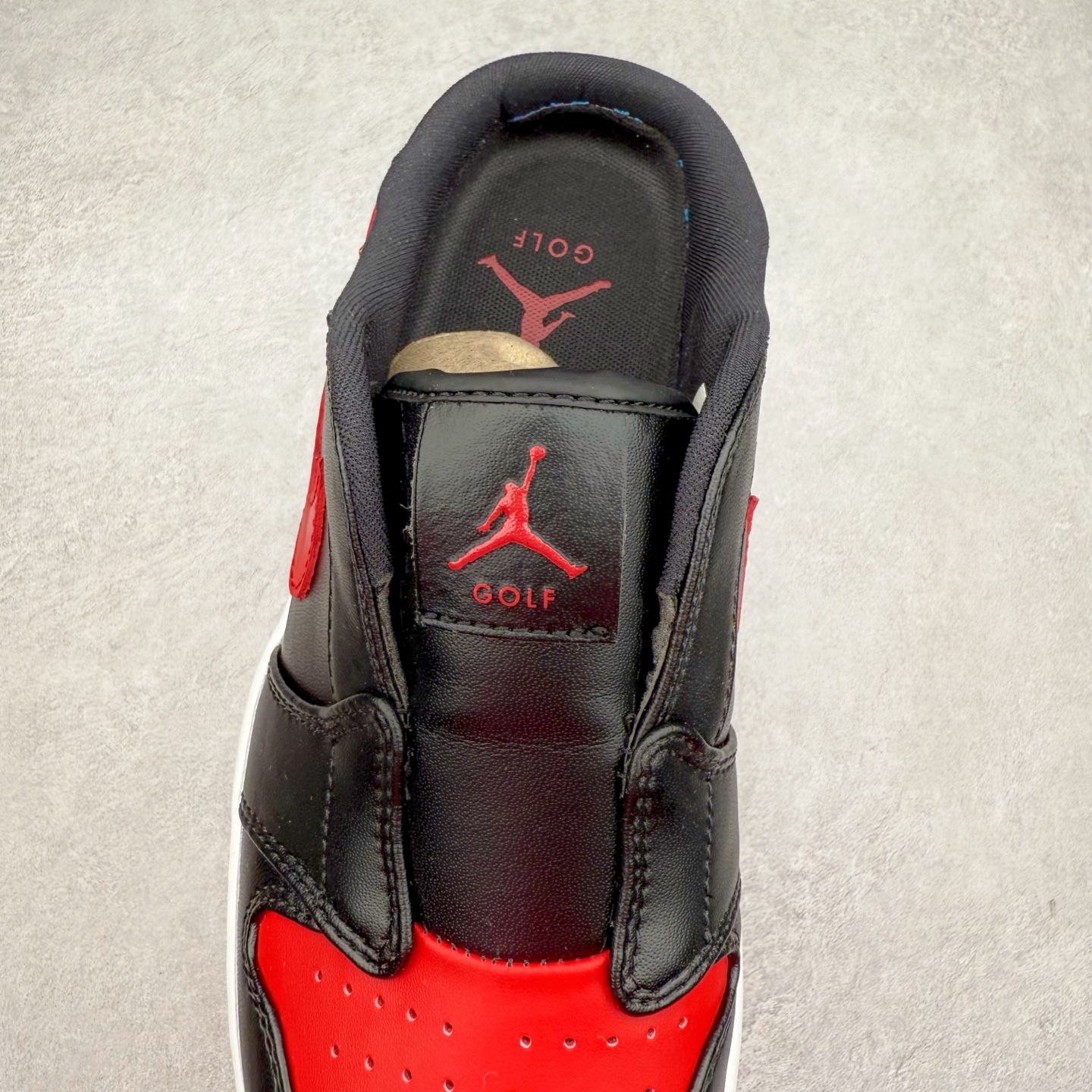 图片[5]-＃K版 Air Jordan AJ1 Low 低帮 半拖黑红 FJ1214-001 全新流水线出品 DT版本唯一平替选择 市场第二梯队最强版 全部原鞋开发 原楦原纸板开发 全鞋电脑针车 原厂内置全掌气垫 原盒内在原标 唯一Zp原版鞋带绑法 免检产品 全新2022版型 全头层皮料 完美零毛边处理 原厂配置全掌气垫 价格定位良心 几十个配色陆续出货 实拍调校N版已经零色差零失真 百分百还原实物色彩所见即所得 不存在货不对板色差等低级问题 选购参考实物拍摄 不混卖不参货 只用心做好货严格选品 承诺混一赔十 尺码：36 36.5 37.5 38 38.5 39 40 40.5 41 42 42.5 43 44 44.5 45-选品中心