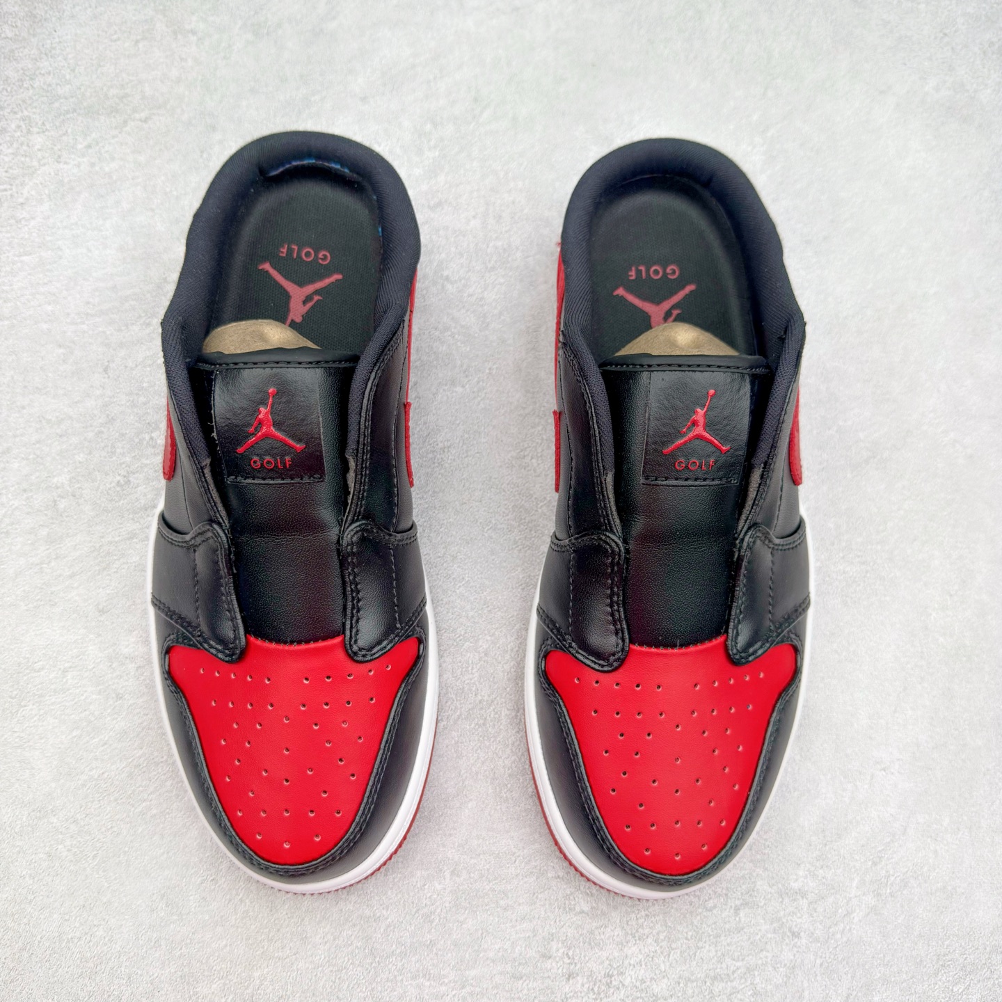 图片[2]-＃K版 Air Jordan AJ1 Low 低帮 半拖黑红 FJ1214-001 全新流水线出品 DT版本唯一平替选择 市场第二梯队最强版 全部原鞋开发 原楦原纸板开发 全鞋电脑针车 原厂内置全掌气垫 原盒内在原标 唯一Zp原版鞋带绑法 免检产品 全新2022版型 全头层皮料 完美零毛边处理 原厂配置全掌气垫 价格定位良心 几十个配色陆续出货 实拍调校N版已经零色差零失真 百分百还原实物色彩所见即所得 不存在货不对板色差等低级问题 选购参考实物拍摄 不混卖不参货 只用心做好货严格选品 承诺混一赔十 尺码：36 36.5 37.5 38 38.5 39 40 40.5 41 42 42.5 43 44 44.5 45-选品中心