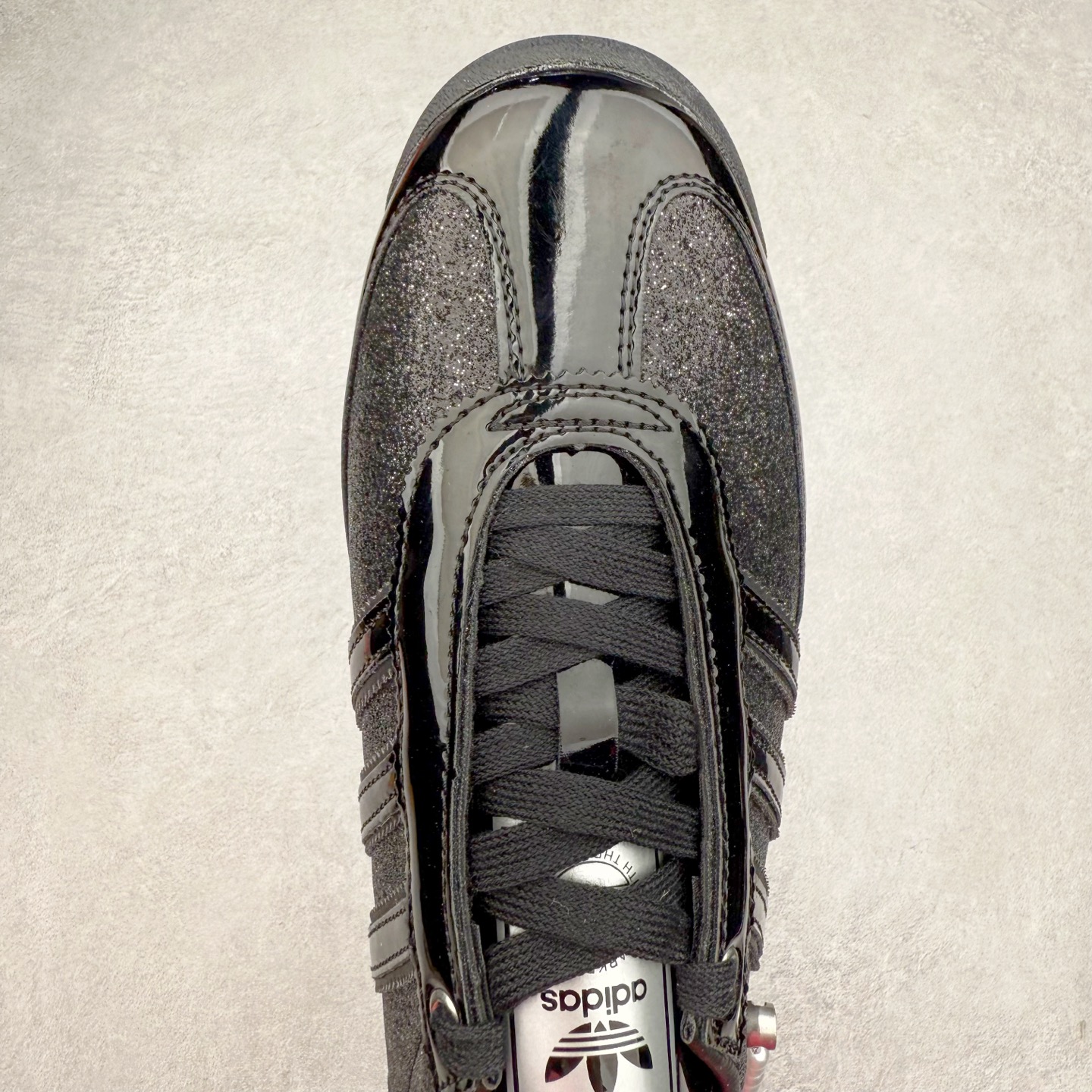 图片[4]-＃HP纯原 AD Wmns SL72 OG 系列德训足球风百搭低帮休闲运动板鞋 JQ2615 采用高弹EVA+MODEL+RB三层组合底 区别市面RB一体大底 三层组合鞋底重量与原鞋一致 Originals 将有「T 头鞋」造型的诞生于 1972 年的 SL72 鞋款复刻带回 各位买鞋又有新选择了 1972 年 SL72 问世后 引领了后来阿迪达斯的跑鞋发展方向 其中「SL」代表了 Super Light 彰显了产品轻便的特性 1972 年 SL72 问世后 引领了后来阿迪达斯的跑鞋发展方向 其中「SL」代表了 Super Light 彰显了产品轻便的特性 这次 Originals 延续其轻质经典的基因 带来男女两款 SL72 男生款带来 SL72 RS 鞋型 RS 意为 Reshaped（重塑）鞋款在保留了经典的外观基础上 在尼龙材质里增加了填充物 使鞋型更加挺立和饱满 鞋头则更加圆润 鞋底的 EVA 材质则增加了鞋款的高度 女生款则带来 SL72 OG W 鞋型 OG 顾名思义则是致敬经典款式 相较于 RS（Reshaped）鞋款 鞋身更加纤细 其整体鞋身轮廓、线条、细节、材质上尊崇 70 年代 SL72 的设计 还原经典味道 尺码：36 36⅔ 37⅓ 38 38⅔ 39⅓ 40 40⅔ 41⅓ 42 42⅔ 43⅓ 44 44⅔ 45-选品中心