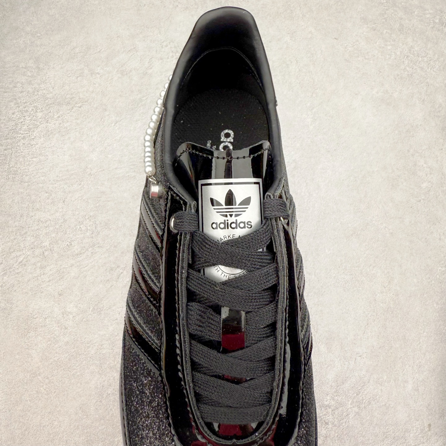 图片[5]-＃HP纯原 AD Wmns SL72 OG 系列德训足球风百搭低帮休闲运动板鞋 JQ2615 采用高弹EVA+MODEL+RB三层组合底 区别市面RB一体大底 三层组合鞋底重量与原鞋一致 Originals 将有「T 头鞋」造型的诞生于 1972 年的 SL72 鞋款复刻带回 各位买鞋又有新选择了 1972 年 SL72 问世后 引领了后来阿迪达斯的跑鞋发展方向 其中「SL」代表了 Super Light 彰显了产品轻便的特性 1972 年 SL72 问世后 引领了后来阿迪达斯的跑鞋发展方向 其中「SL」代表了 Super Light 彰显了产品轻便的特性 这次 Originals 延续其轻质经典的基因 带来男女两款 SL72 男生款带来 SL72 RS 鞋型 RS 意为 Reshaped（重塑）鞋款在保留了经典的外观基础上 在尼龙材质里增加了填充物 使鞋型更加挺立和饱满 鞋头则更加圆润 鞋底的 EVA 材质则增加了鞋款的高度 女生款则带来 SL72 OG W 鞋型 OG 顾名思义则是致敬经典款式 相较于 RS（Reshaped）鞋款 鞋身更加纤细 其整体鞋身轮廓、线条、细节、材质上尊崇 70 年代 SL72 的设计 还原经典味道 尺码：36 36⅔ 37⅓ 38 38⅔ 39⅓ 40 40⅔ 41⅓ 42 42⅔ 43⅓ 44 44⅔ 45-选品中心