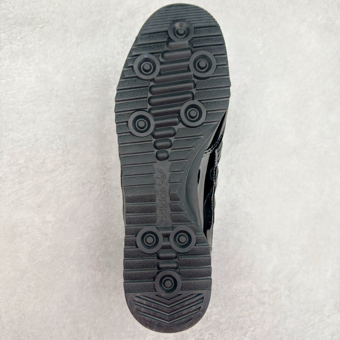 图片[9]-＃HP纯原 AD Wmns SL72 OG 系列德训足球风百搭低帮休闲运动板鞋 JQ2615 采用高弹EVA+MODEL+RB三层组合底 区别市面RB一体大底 三层组合鞋底重量与原鞋一致 Originals 将有「T 头鞋」造型的诞生于 1972 年的 SL72 鞋款复刻带回 各位买鞋又有新选择了 1972 年 SL72 问世后 引领了后来阿迪达斯的跑鞋发展方向 其中「SL」代表了 Super Light 彰显了产品轻便的特性 1972 年 SL72 问世后 引领了后来阿迪达斯的跑鞋发展方向 其中「SL」代表了 Super Light 彰显了产品轻便的特性 这次 Originals 延续其轻质经典的基因 带来男女两款 SL72 男生款带来 SL72 RS 鞋型 RS 意为 Reshaped（重塑）鞋款在保留了经典的外观基础上 在尼龙材质里增加了填充物 使鞋型更加挺立和饱满 鞋头则更加圆润 鞋底的 EVA 材质则增加了鞋款的高度 女生款则带来 SL72 OG W 鞋型 OG 顾名思义则是致敬经典款式 相较于 RS（Reshaped）鞋款 鞋身更加纤细 其整体鞋身轮廓、线条、细节、材质上尊崇 70 年代 SL72 的设计 还原经典味道 尺码：36 36⅔ 37⅓ 38 38⅔ 39⅓ 40 40⅔ 41⅓ 42 42⅔ 43⅓ 44 44⅔ 45-选品中心